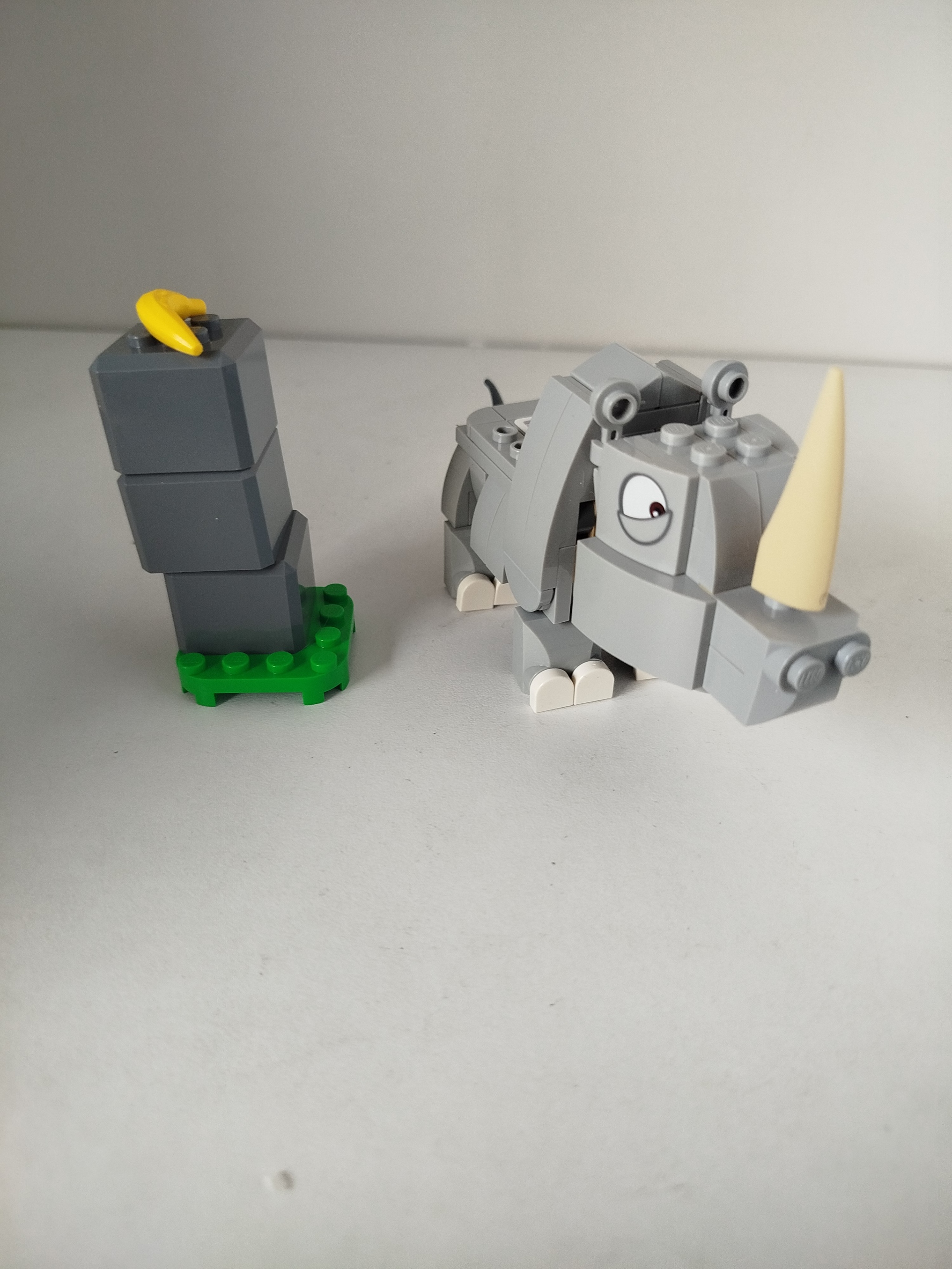 Lego 71420 - Super Mario Set de Expansión : Rambi, el rinoceronte - Ya Armado.