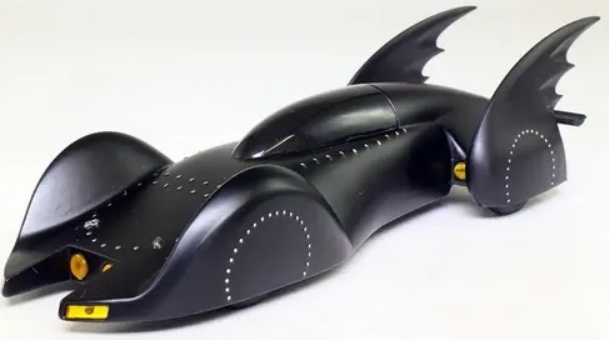 Batman Automobilia - BATMAN LEGENDS OF THE DARK KNIGHT 15 - Escala 1:43 fabricado en metal fundido, incluye revista con historia del modelo
