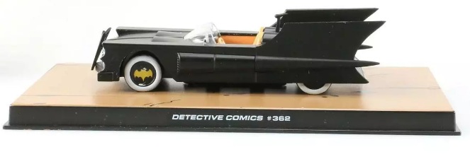 Batman Automobilia - DETECTIVE COMICS 362 - Escala 1:43 fabricado en metal fundido, incluye revista con historia del modelo