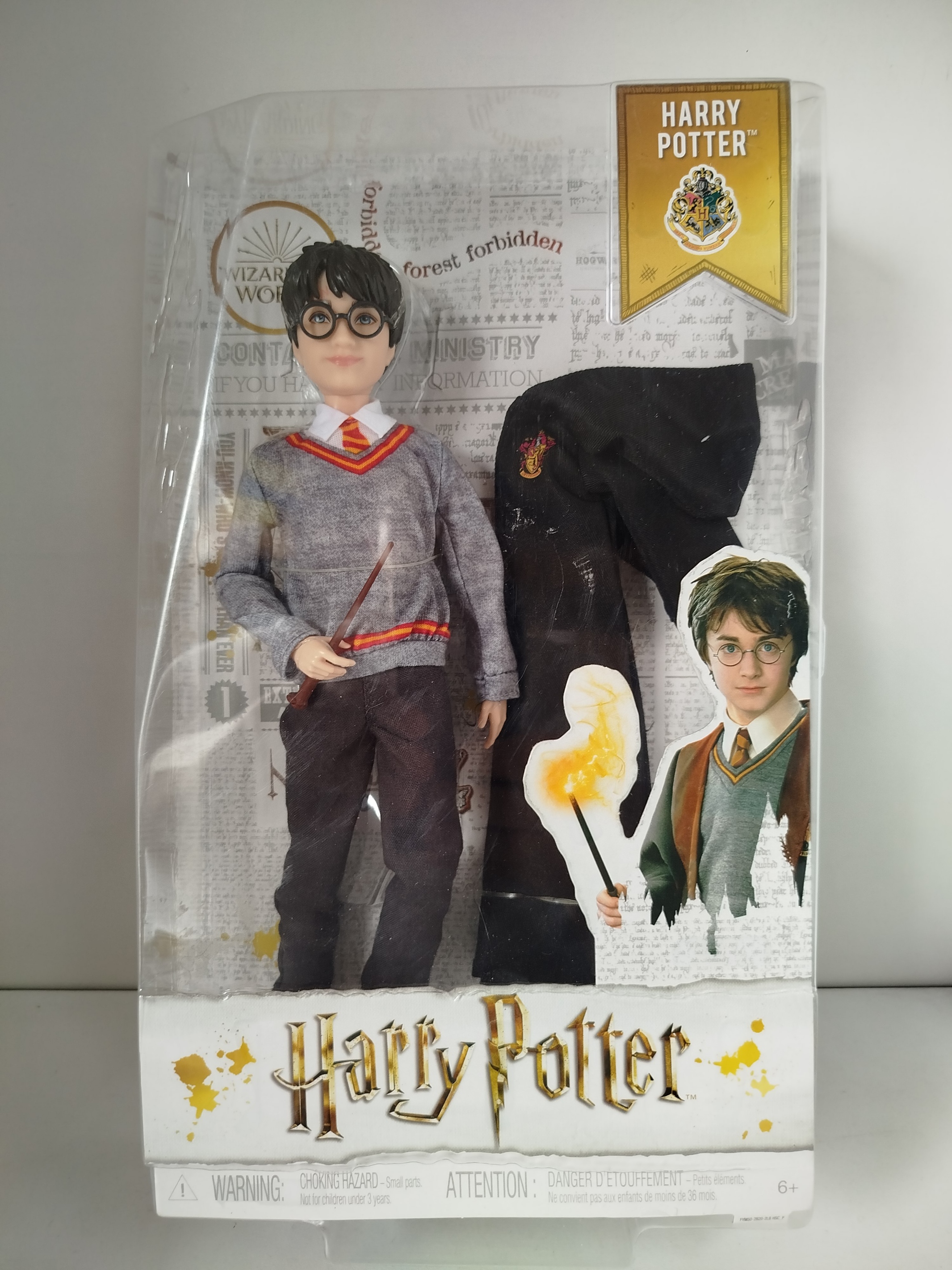 Harry Potter - Con uniforme de Hogwarts