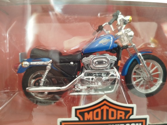 Motocicleta Harley Davidson marca maisto.