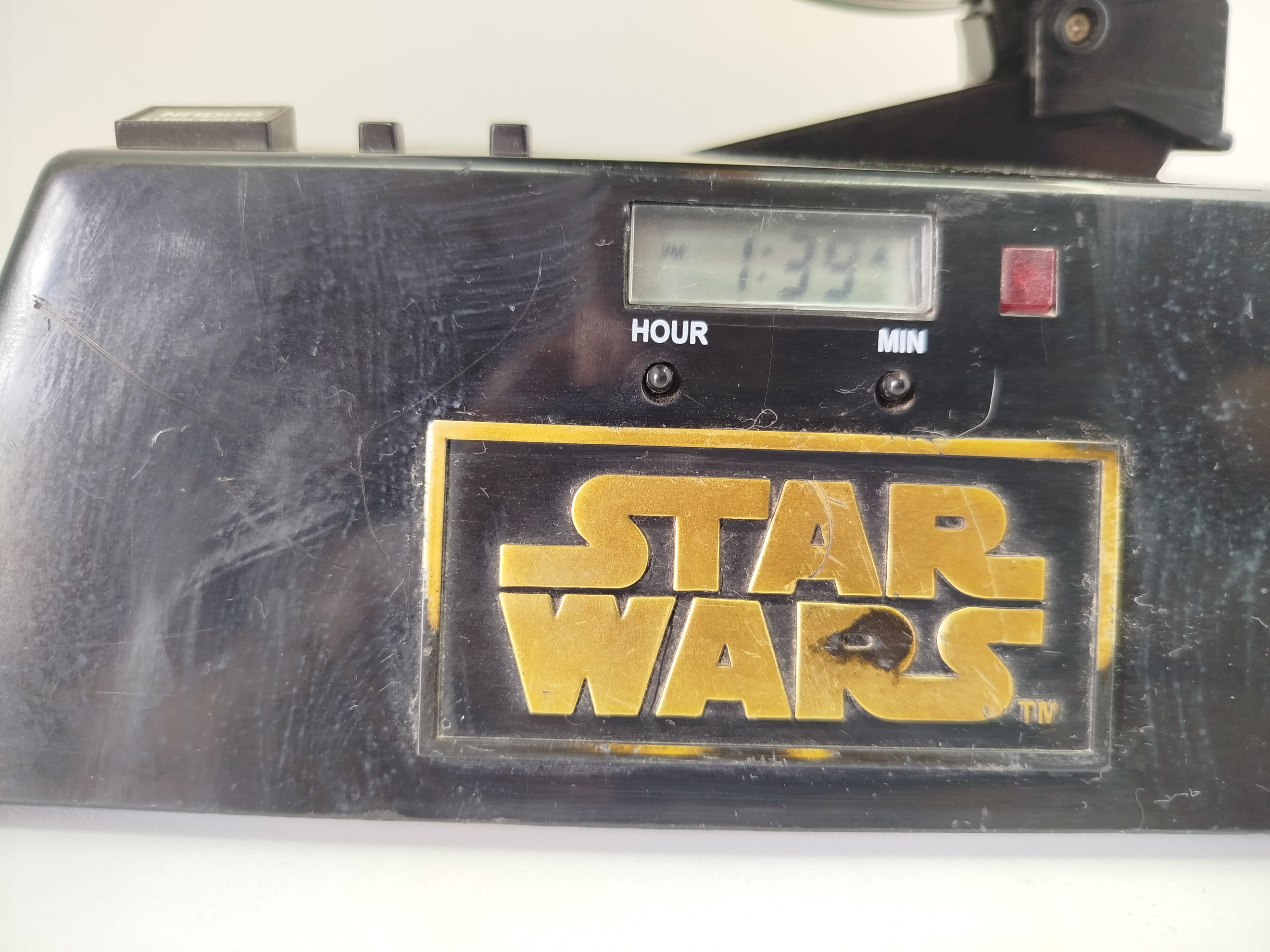 STAR WARS - Reloj despertador de Star Wars. Episodio I.  (Ver video) (SIN TAPA DE PILAS)