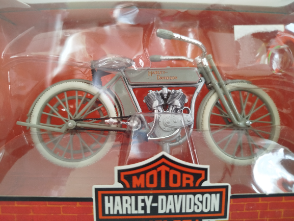 Motocicleta Harley Davidson marca maisto.