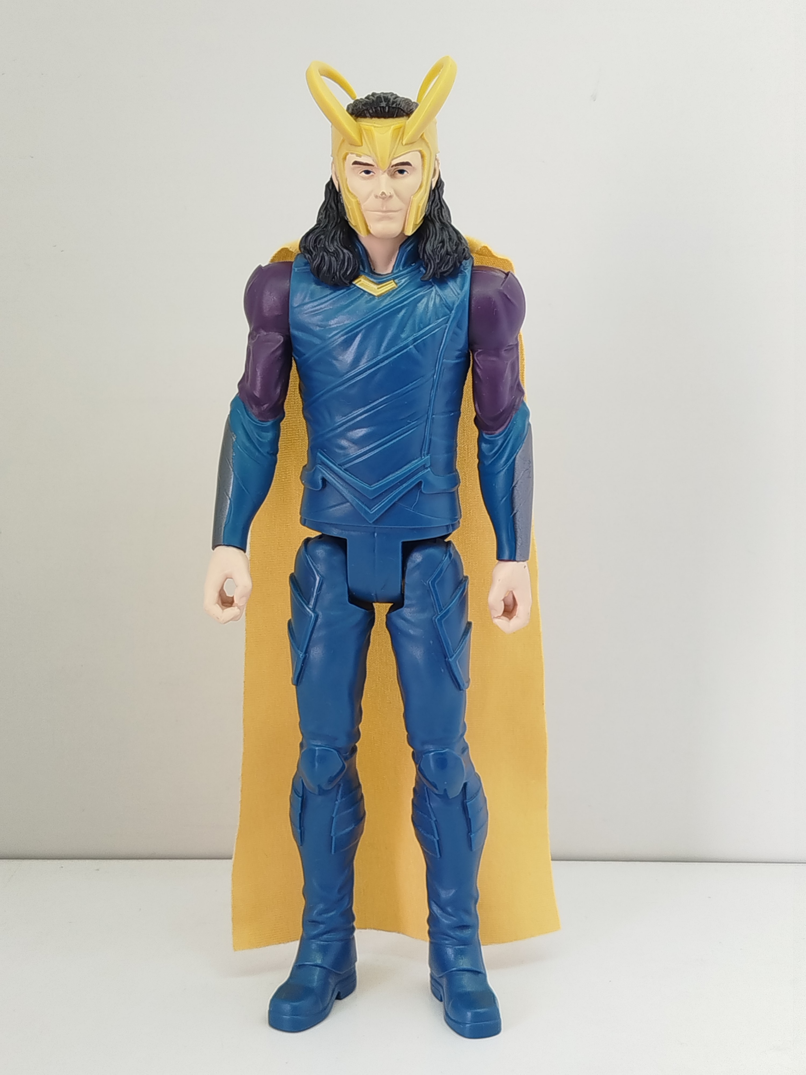 Loki (Thor: Ragnarok / Avengers) de la línea Titan Hero Series