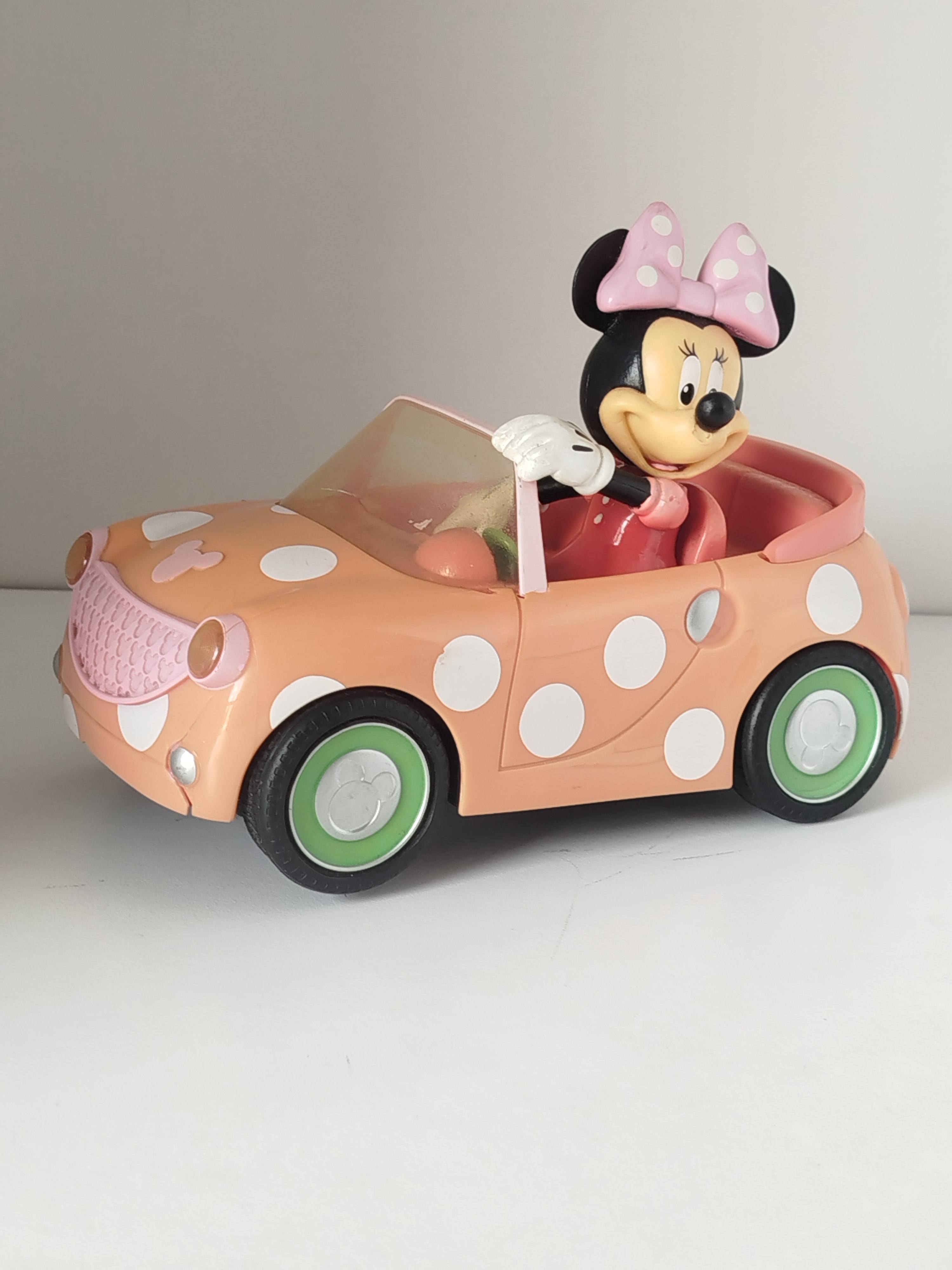 Coche Descapotable a Control Remoto de Minnie Mouse (Minnie Roadster) (Ver Video)