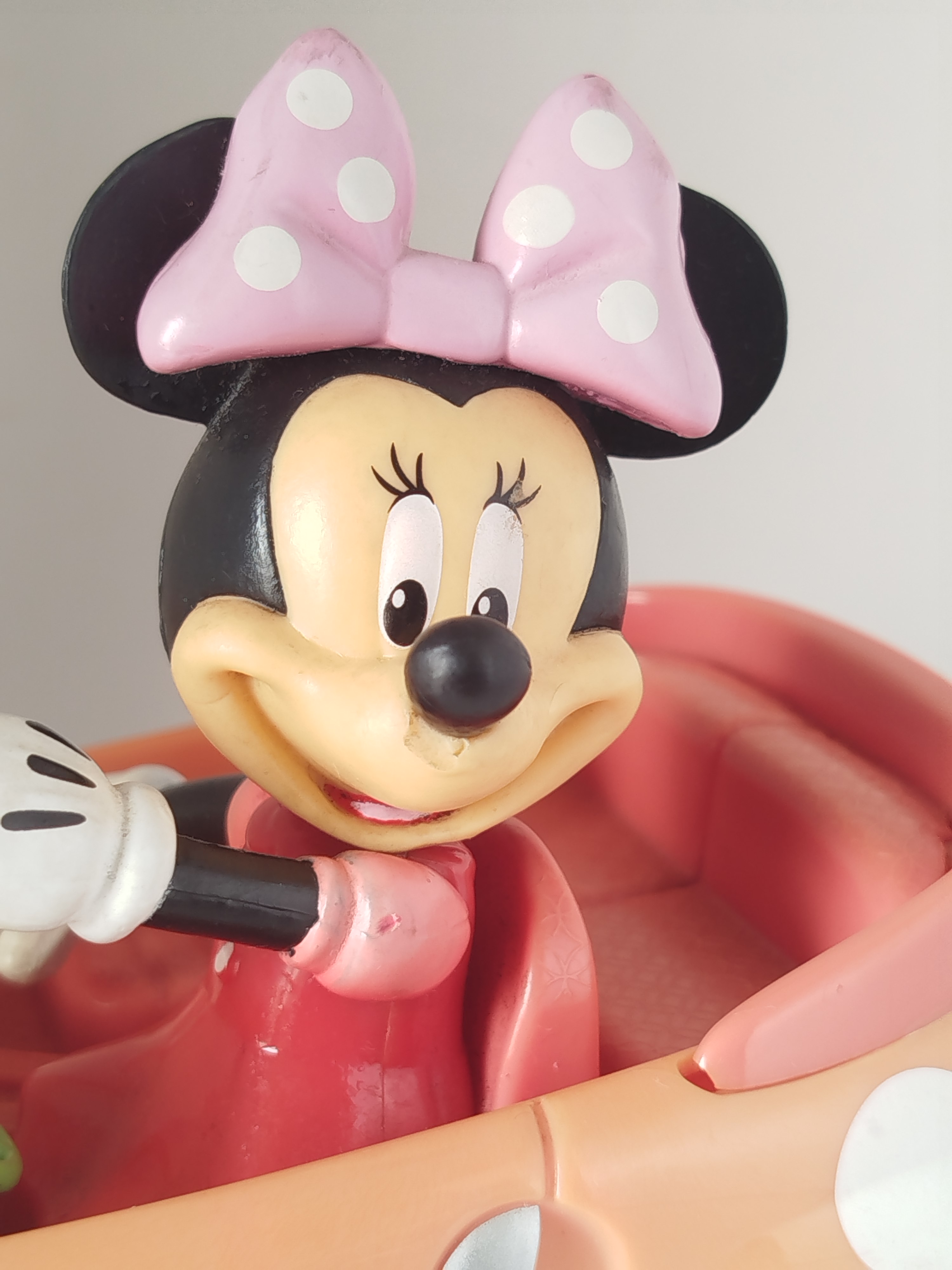 Coche Descapotable a Control Remoto de Minnie Mouse (Minnie Roadster) (Ver Video)