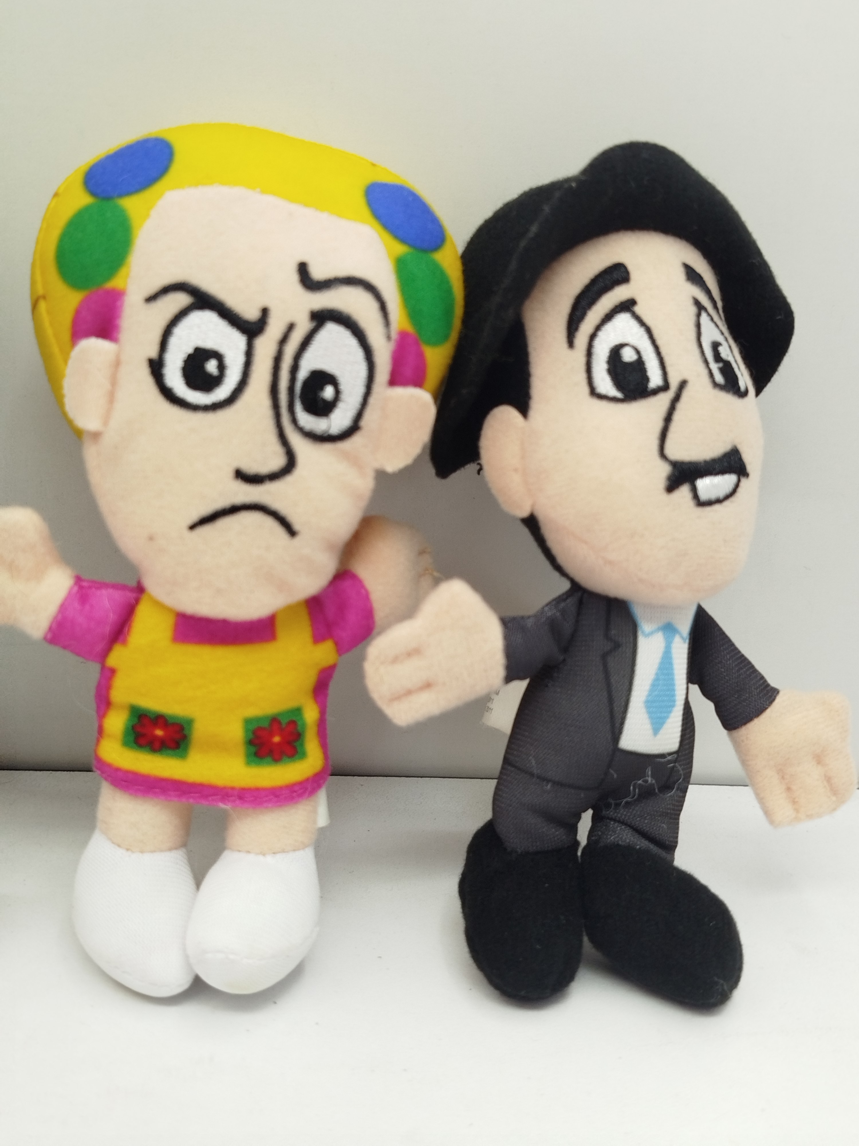 Muñecos de felpa de la serie animada El Chavo del 8