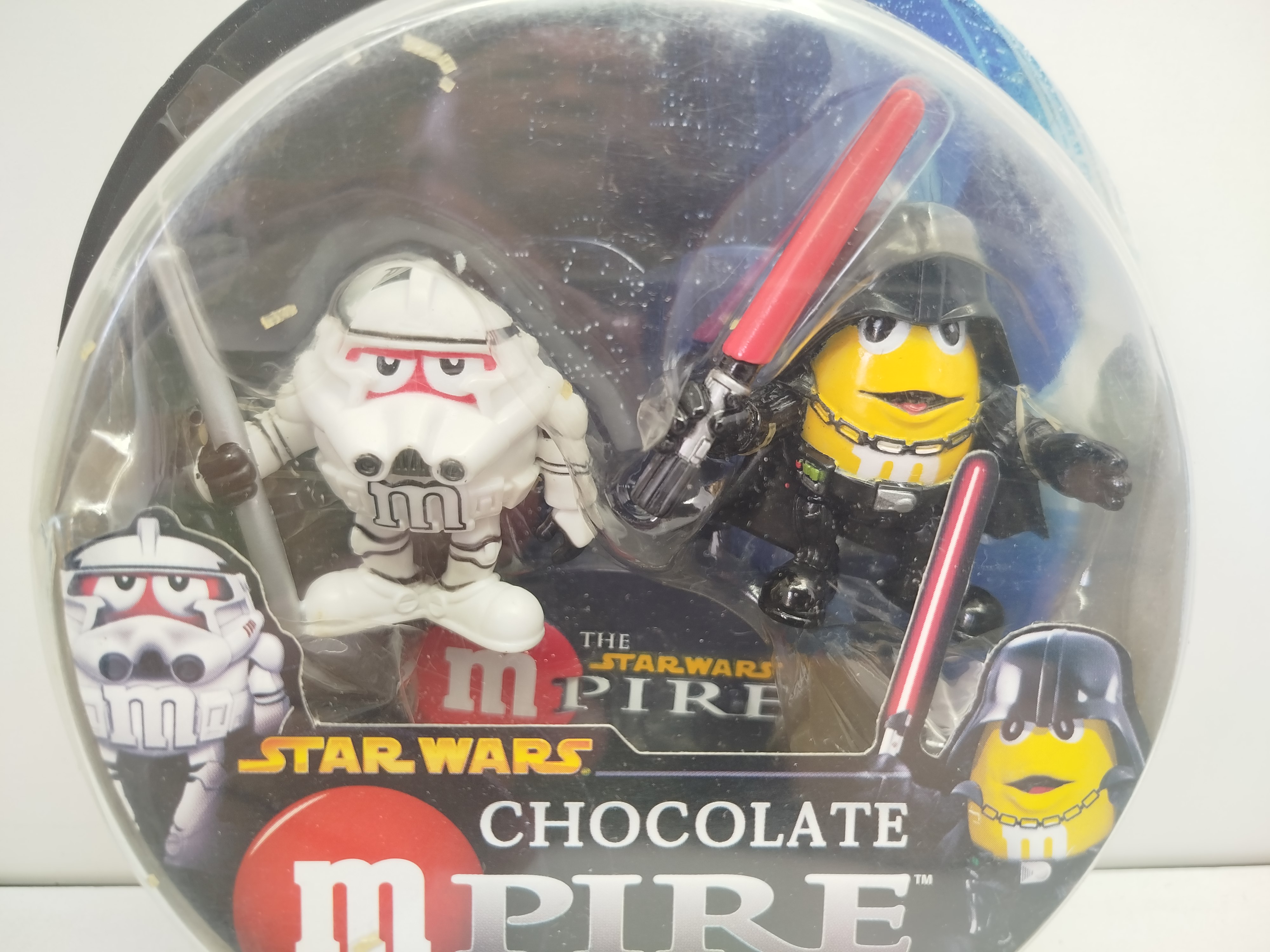 Star Wars: Chocolate M-Pire. Personajes de M&M'S transformados en Clone Trooper y Darth Vader