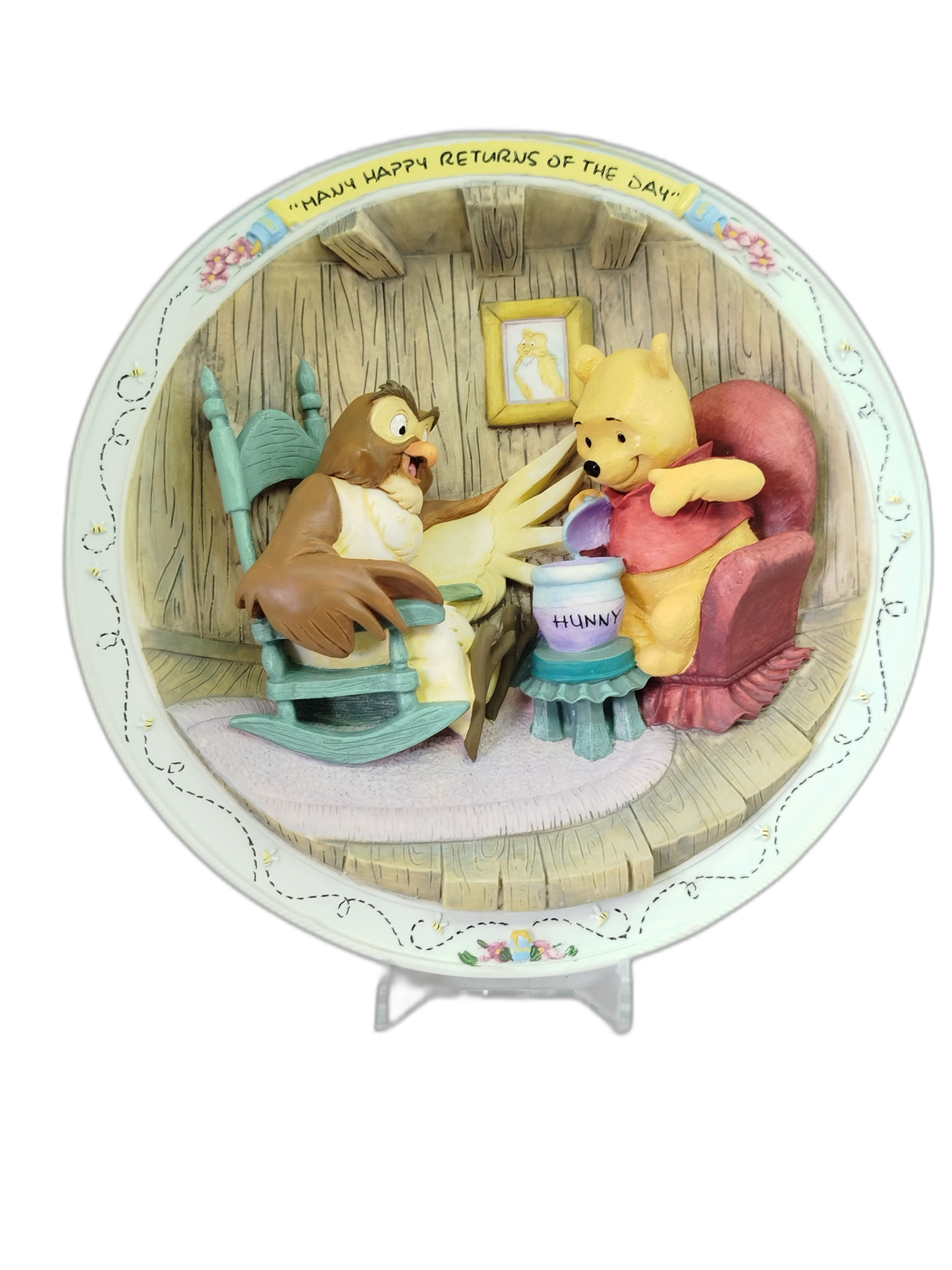 plato decorativo tridimensional titulado "Many Happy Returns of the Day", fabricado por The Bradford Exchange