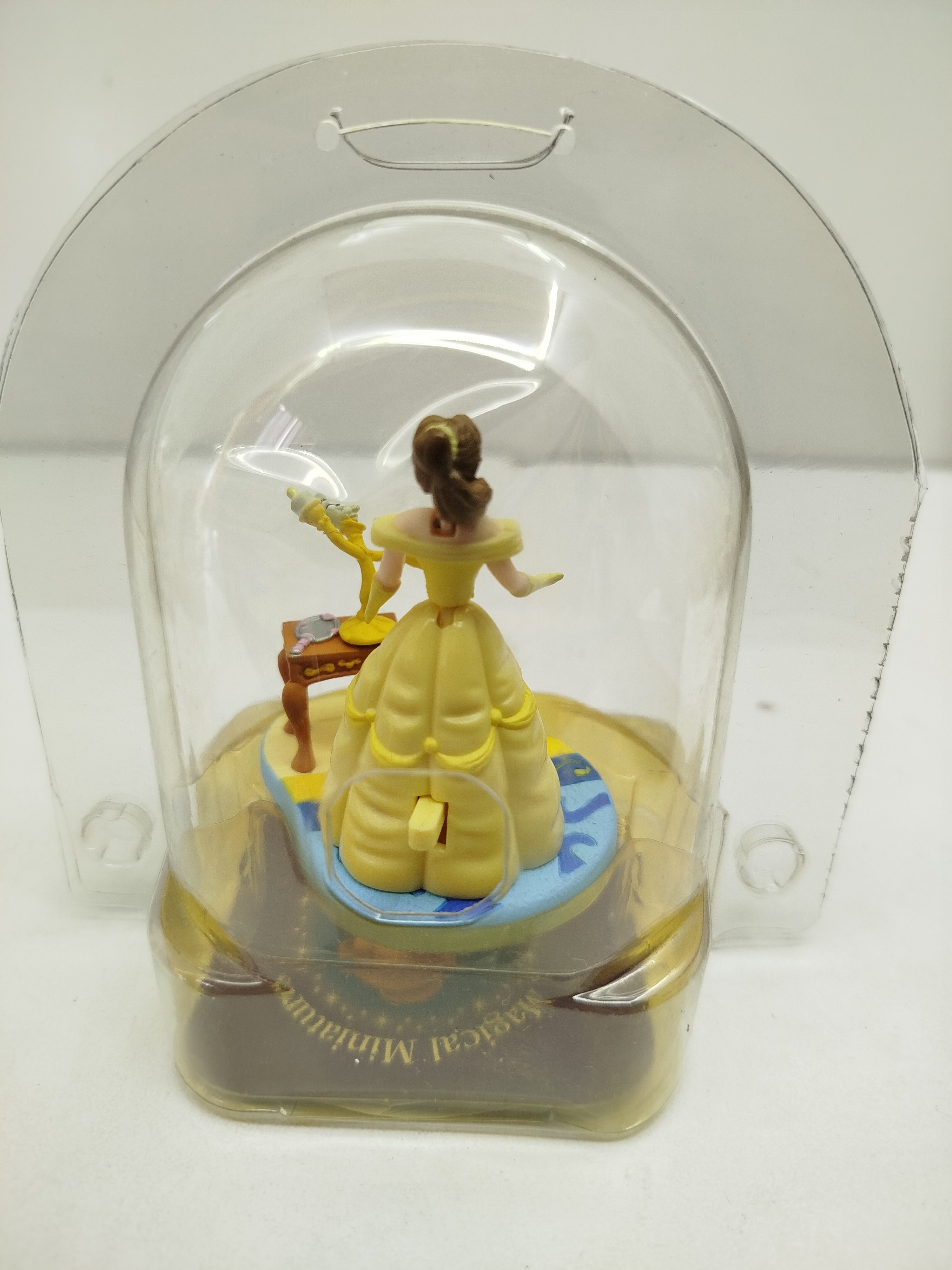 Bella, vintage de miniaturas interactivas.  protegida dentro de su domo o burbuja plástica. (Ver Video)