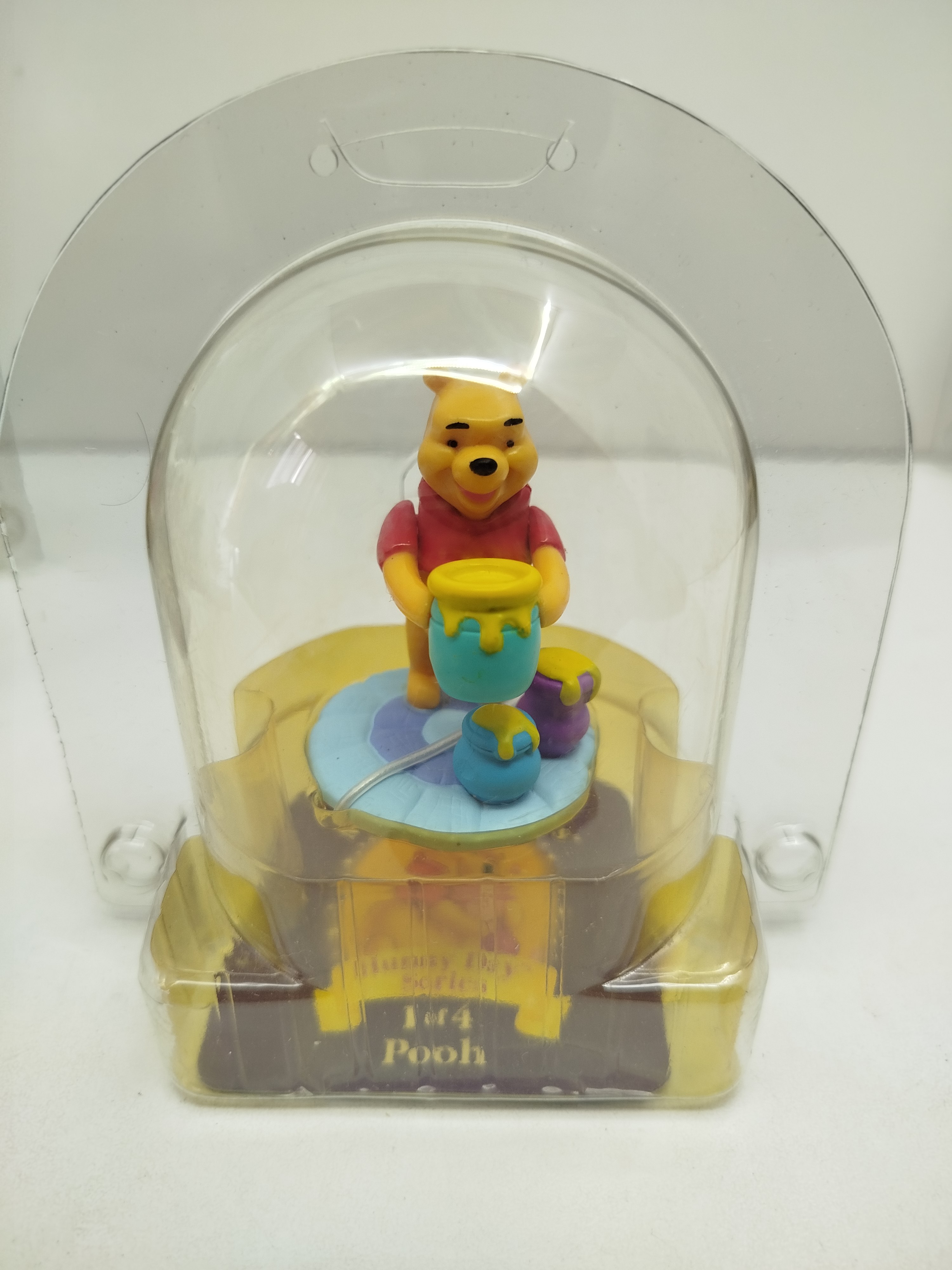Winnie-the-Pooh, vintage de miniaturas interactivas.  protegida dentro de su domo o burbuja plástica. (Ver Video)