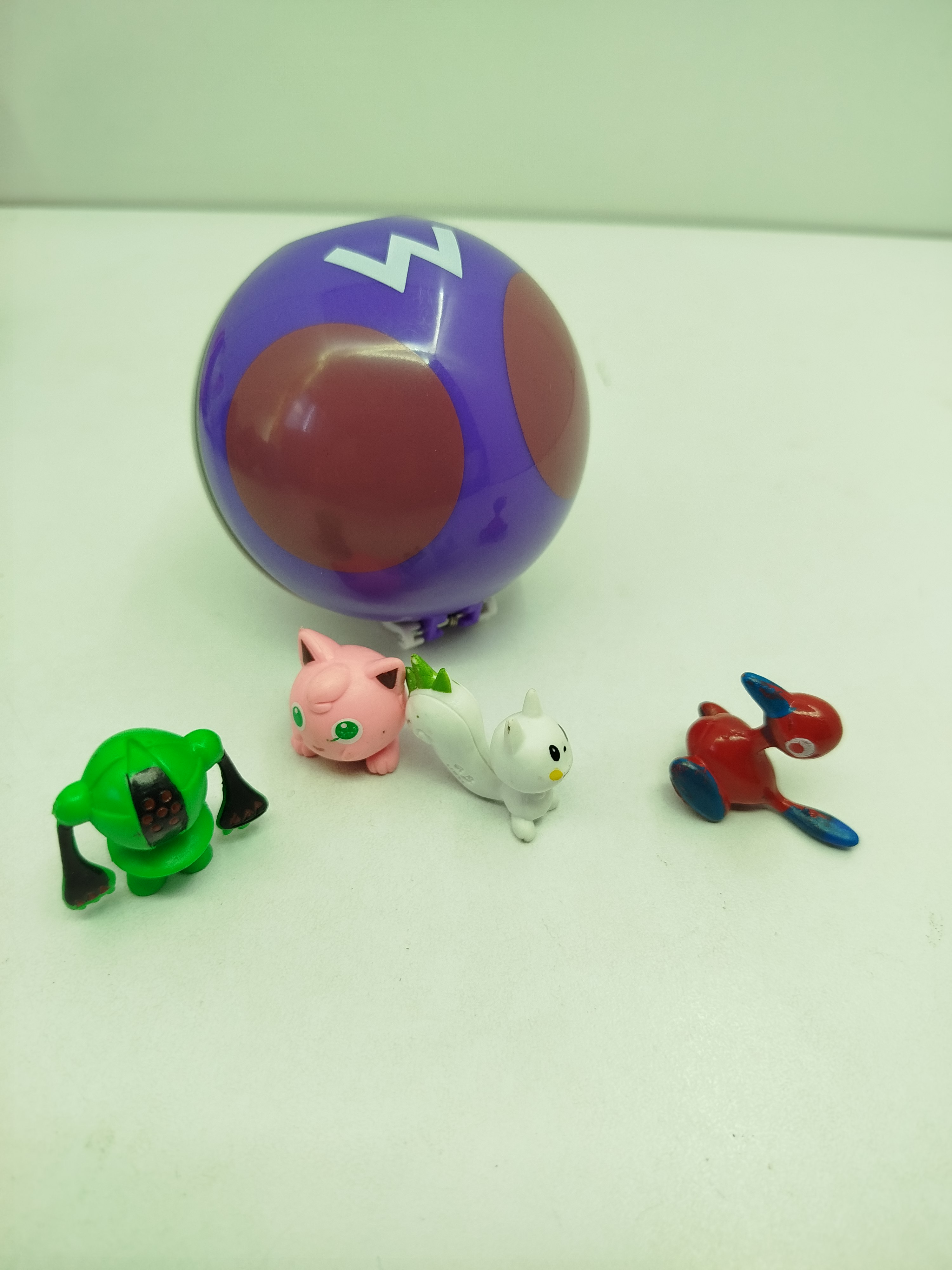 Master Ball de plástico coleccionable (o Pokébola sorpresa) incluye pokemones