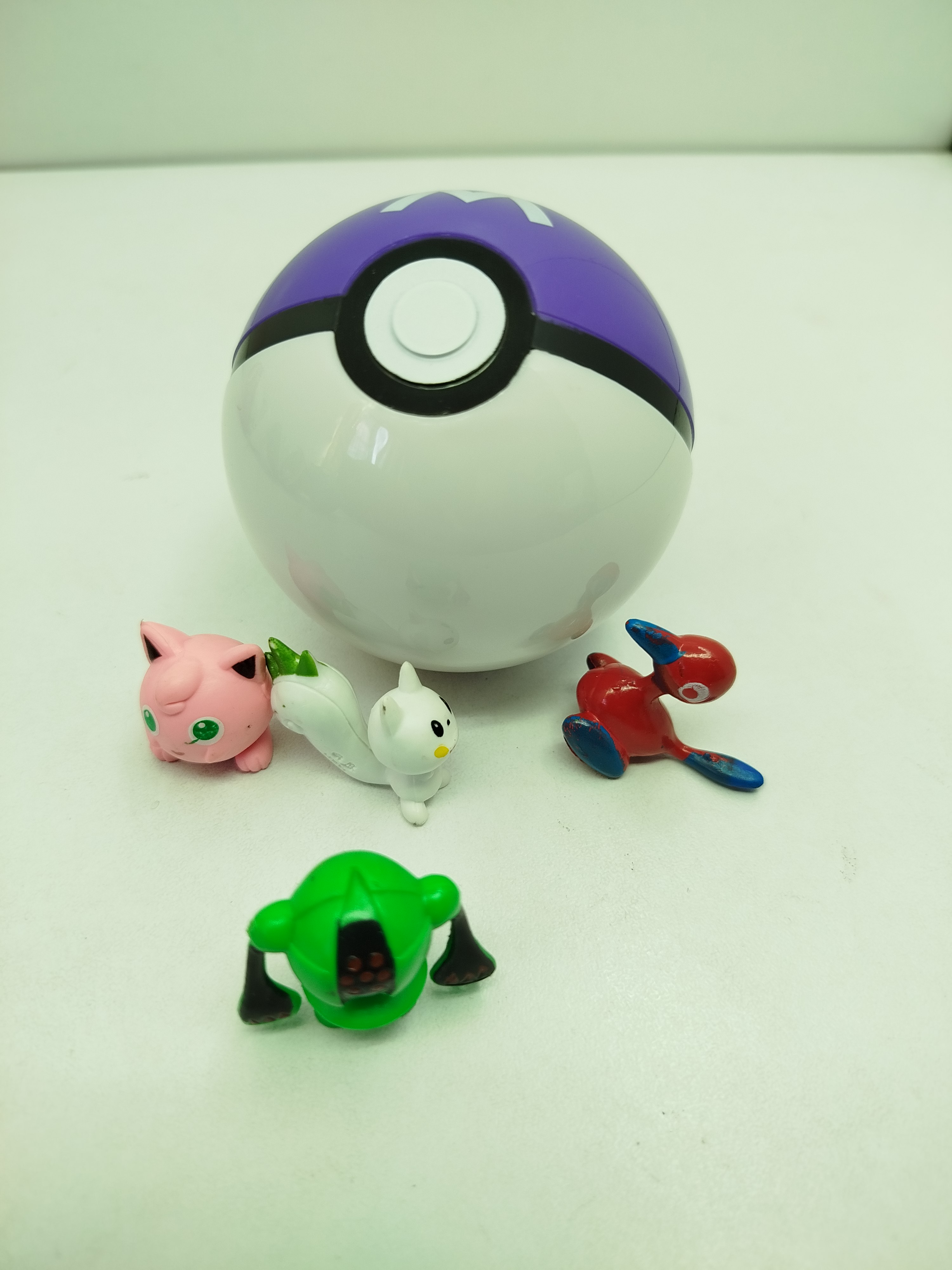 Master Ball de plástico coleccionable (o Pokébola sorpresa) incluye pokemones
