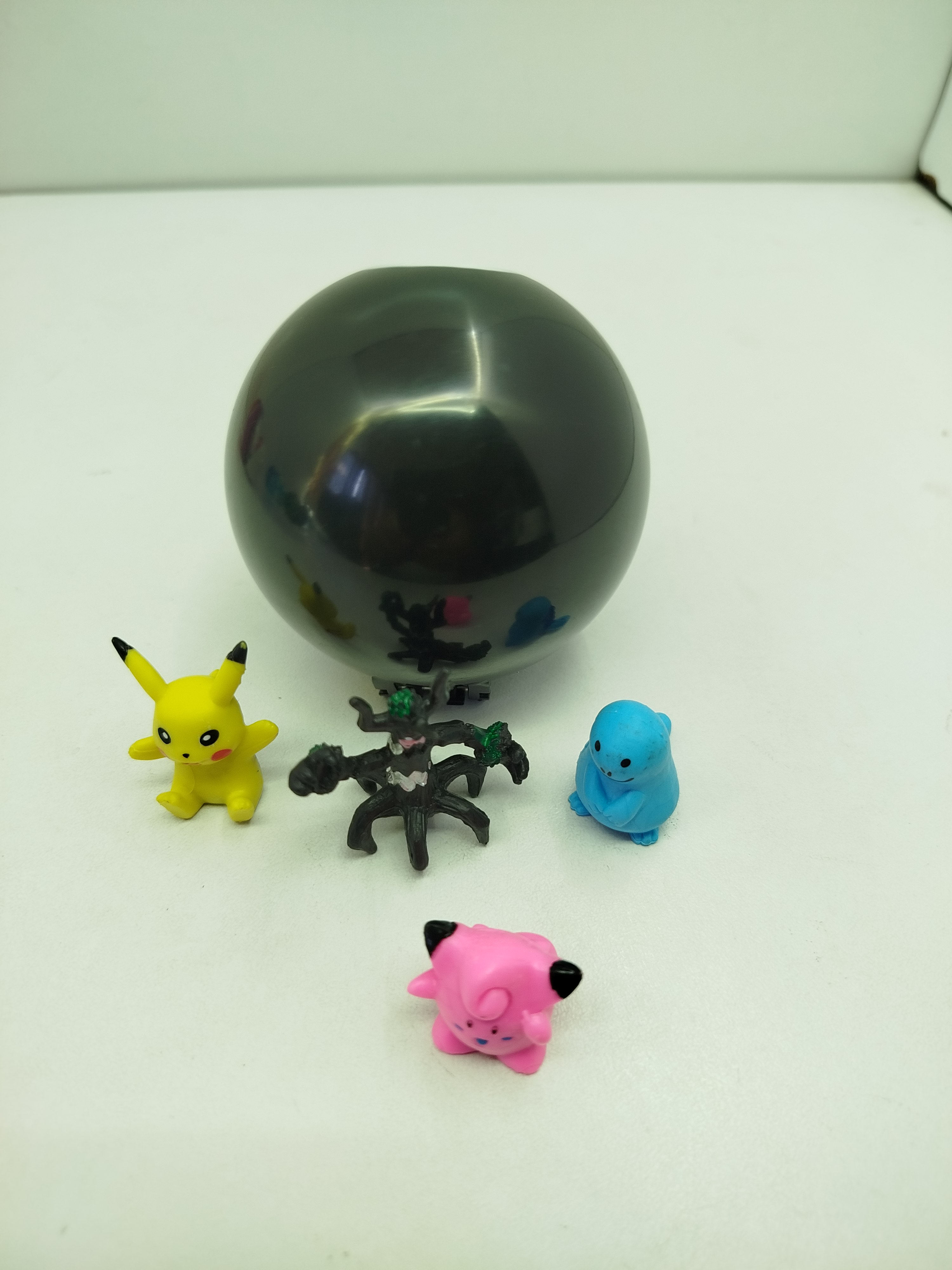 Master Ball de plástico coleccionable (o Pokébola sorpresa) incluye pokemones