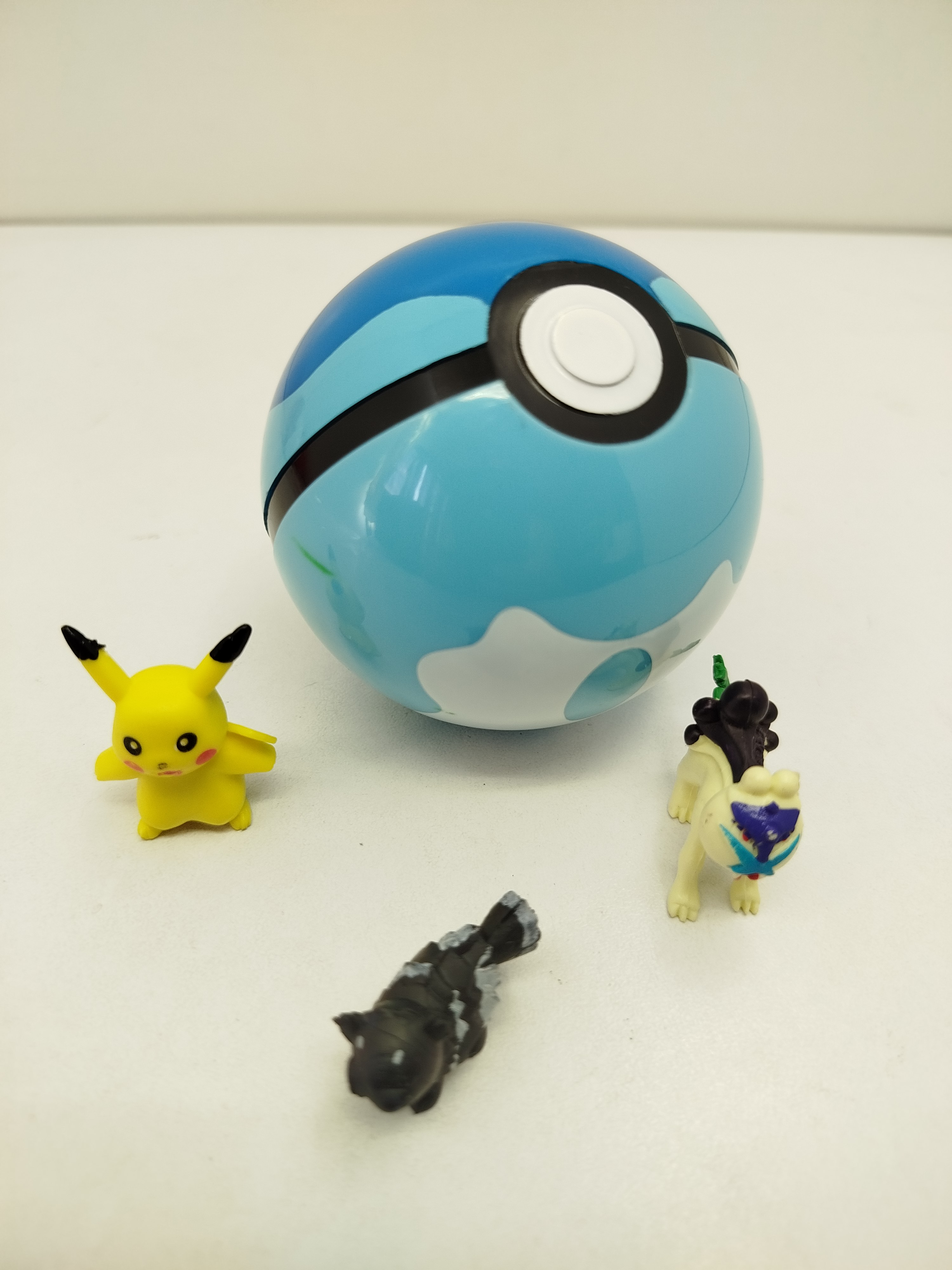 Master Ball de plástico coleccionable (o Pokébola sorpresa) incluye pokemones