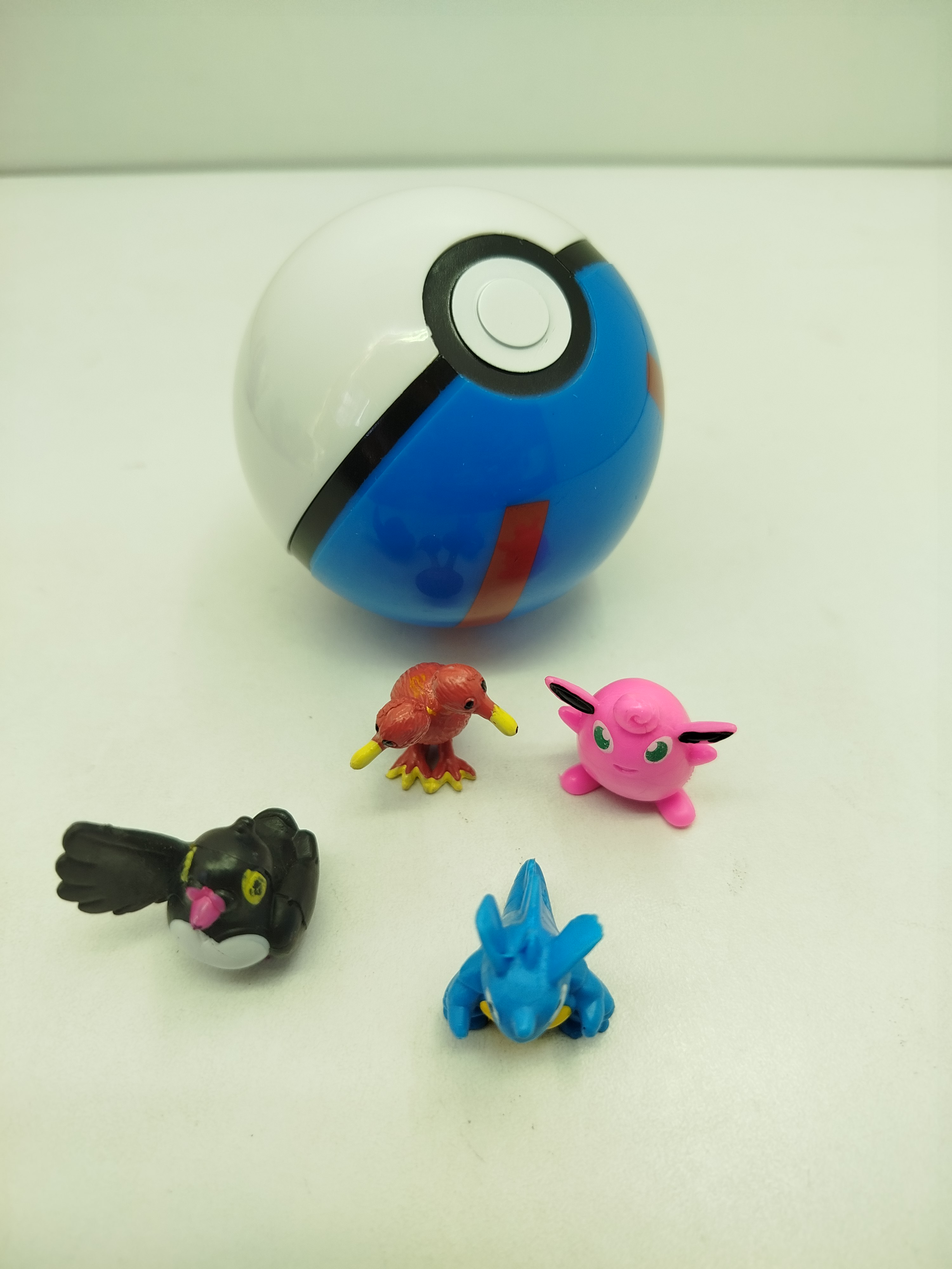 Master Ball de plástico coleccionable (o Pokébola sorpresa) incluye pokemones