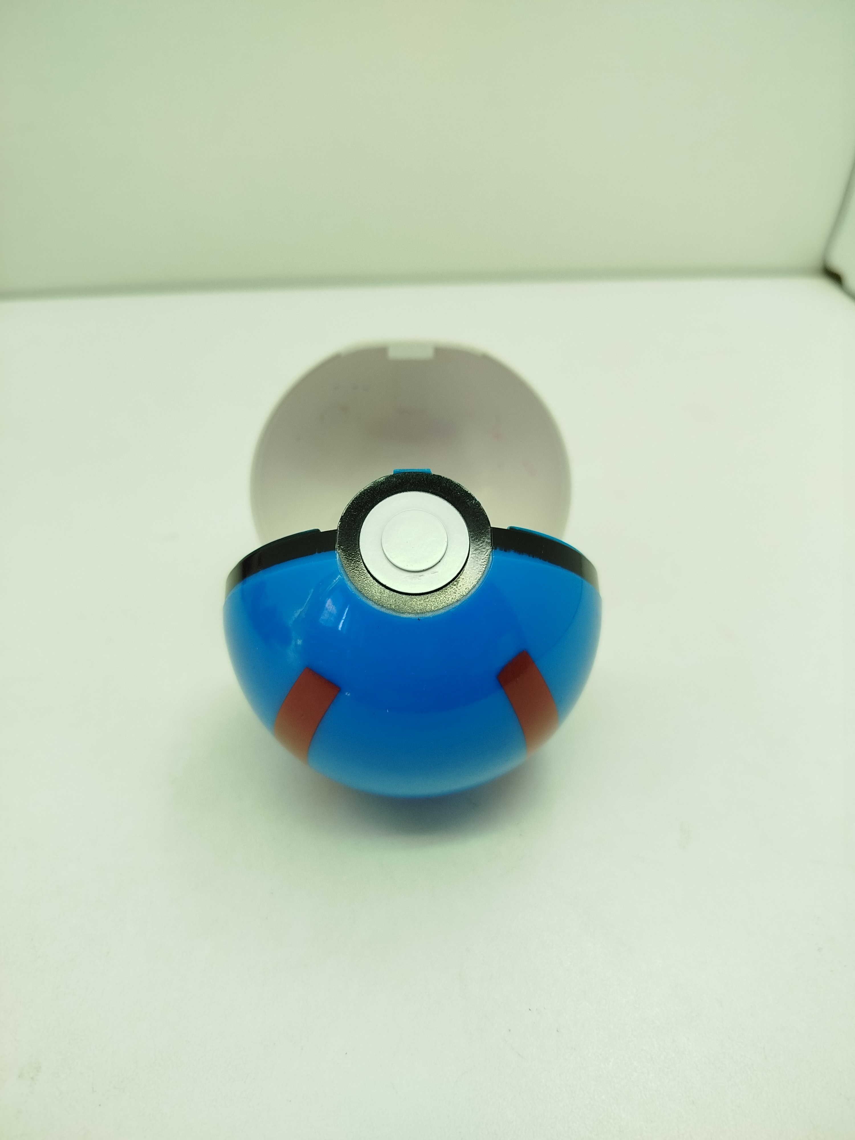 Master Ball de plástico coleccionable (o Pokébola sorpresa) incluye pokemones