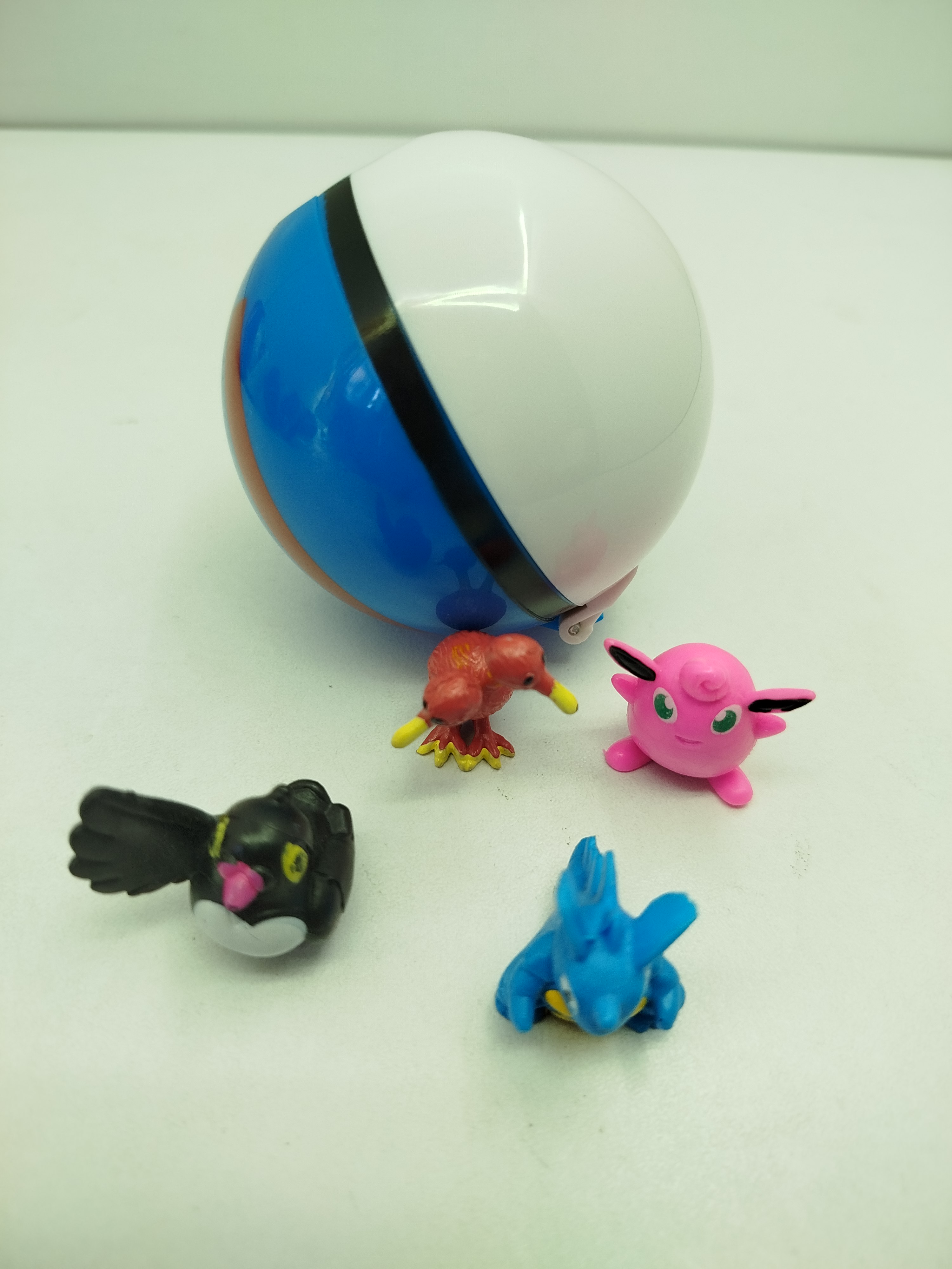Master Ball de plástico coleccionable (o Pokébola sorpresa) incluye pokemones