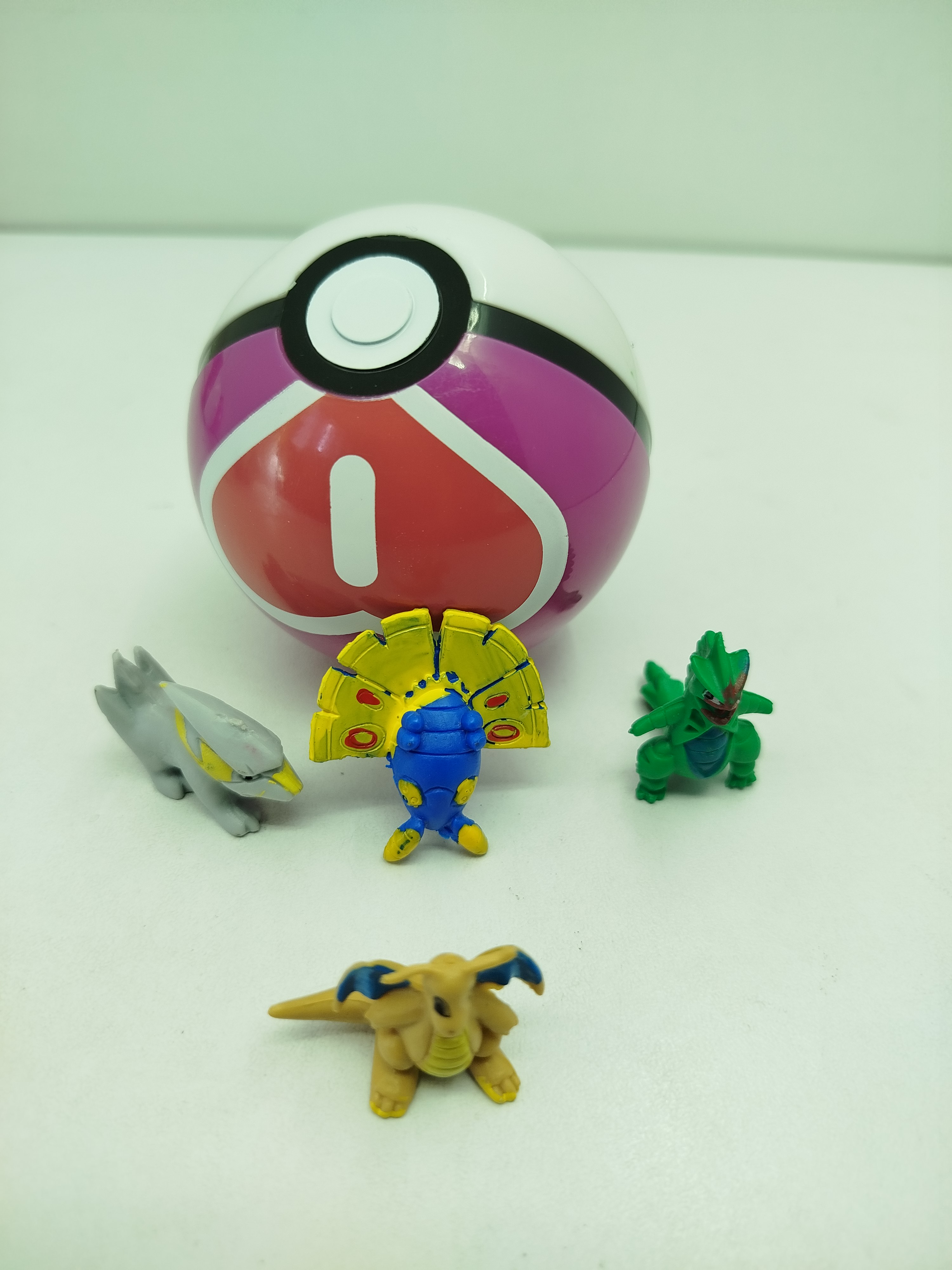 Master Ball de plástico coleccionable (o Pokébola sorpresa) incluye pokemones