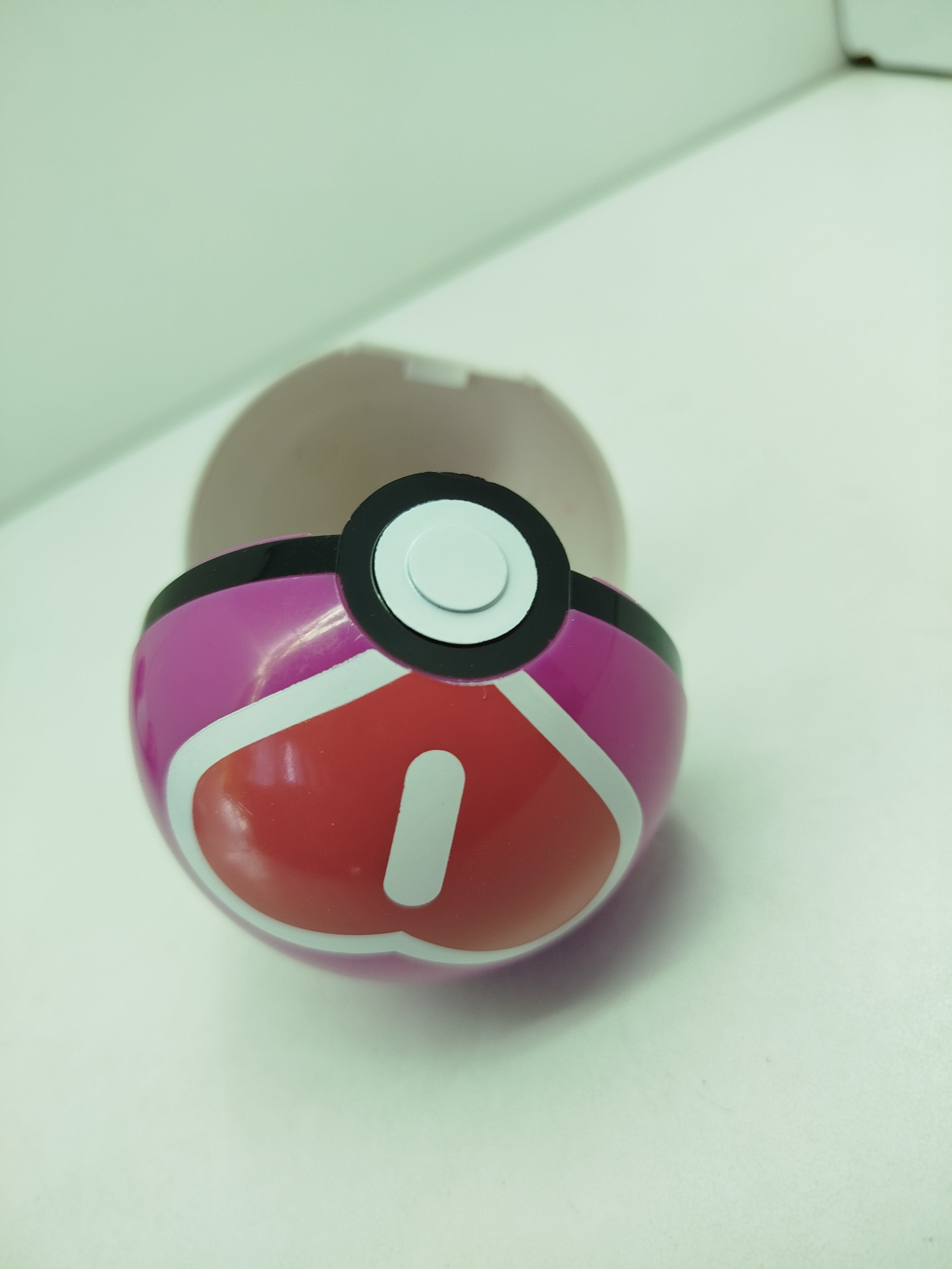 Master Ball de plástico coleccionable (o Pokébola sorpresa) incluye pokemones