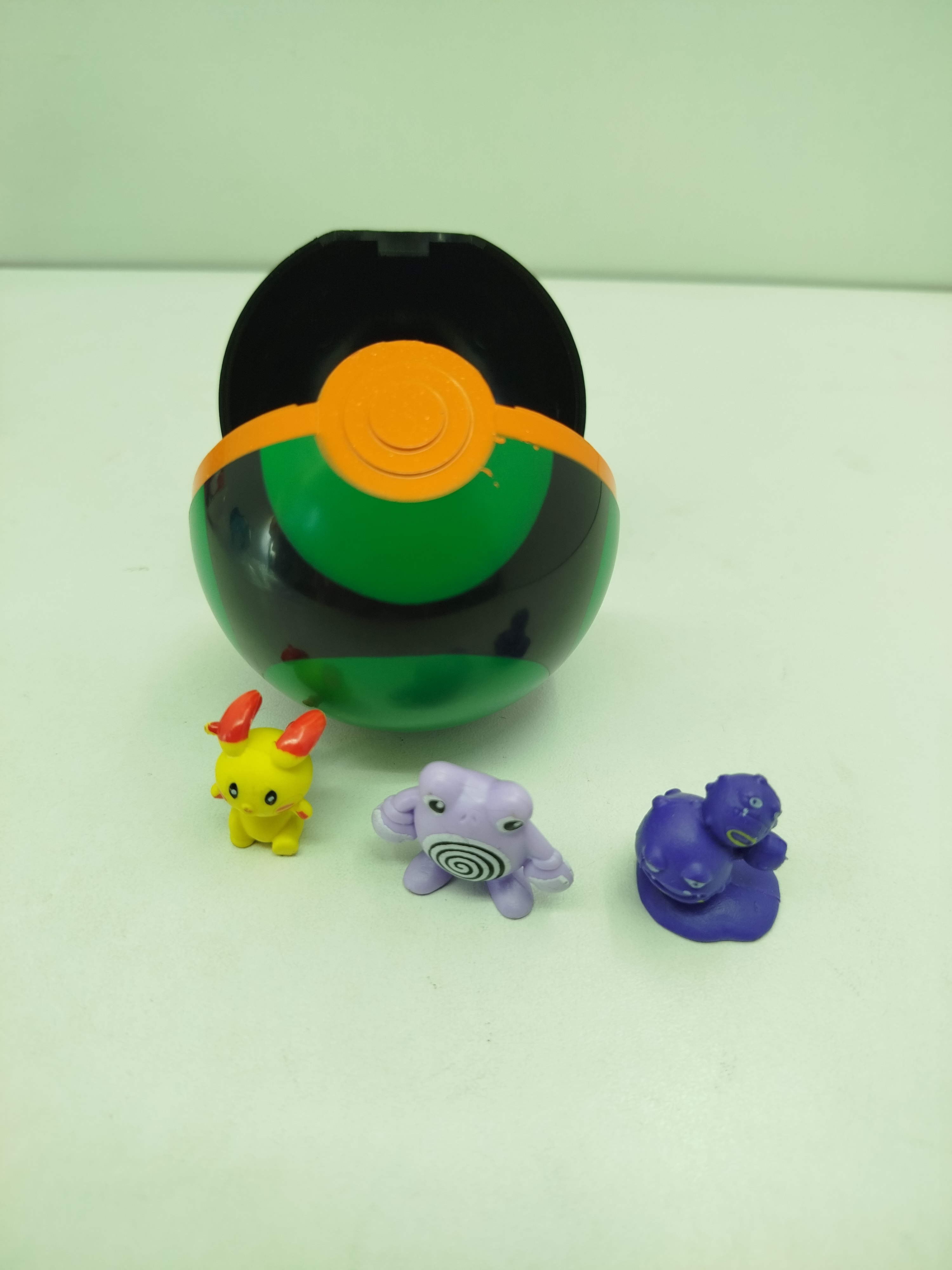 Master Ball de plástico coleccionable (o Pokébola sorpresa) incluye pokemones
