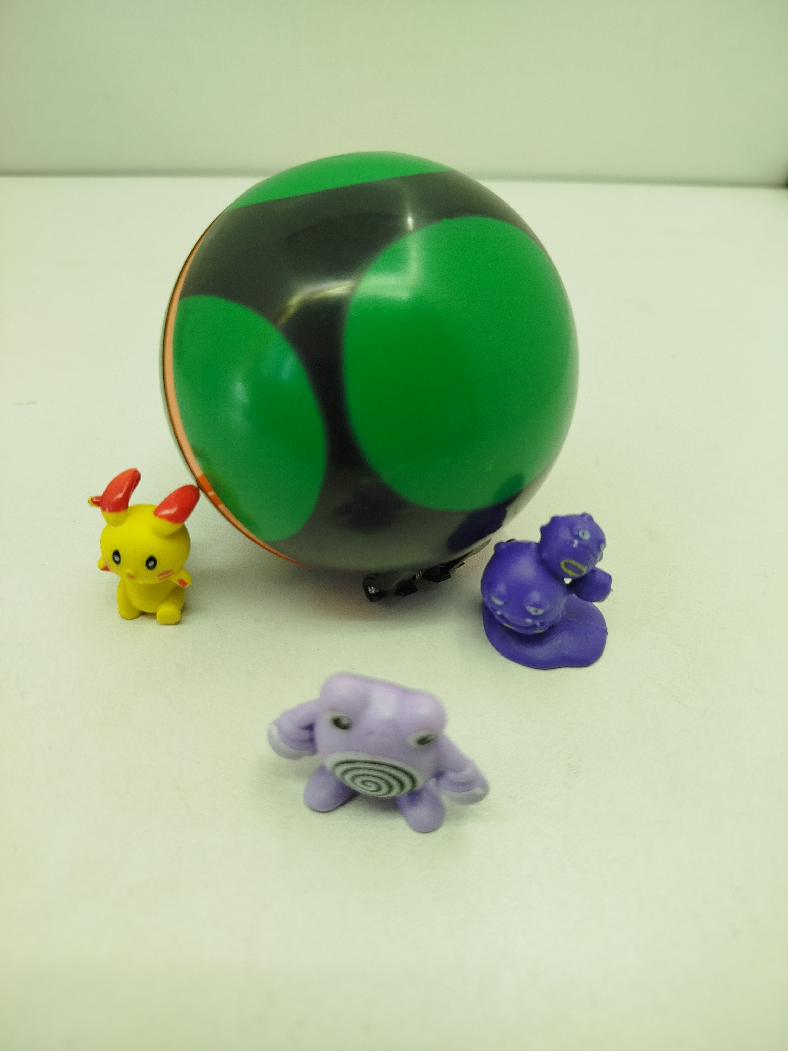 Master Ball de plástico coleccionable (o Pokébola sorpresa) incluye pokemones