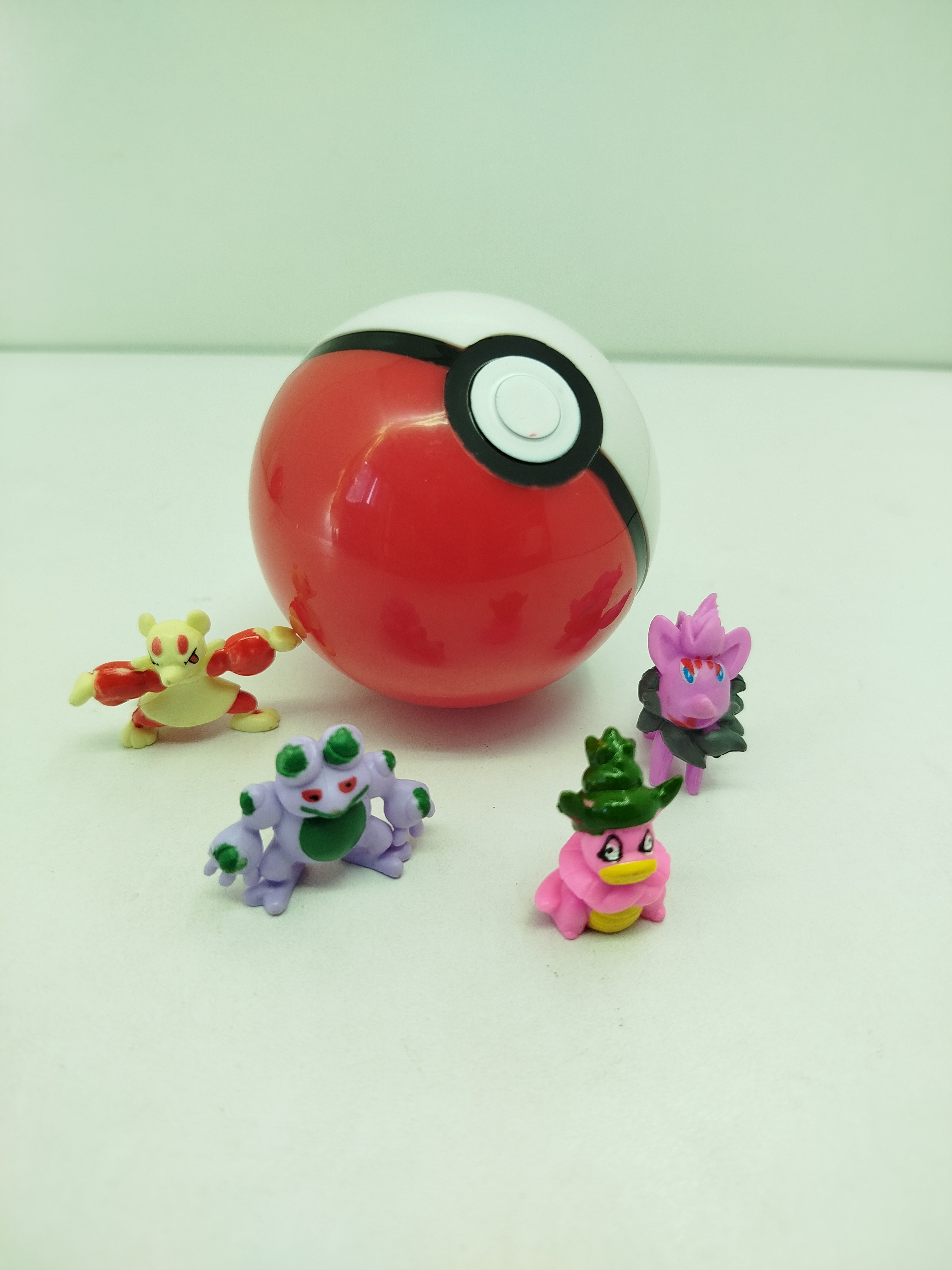 Master Ball de plástico coleccionable (o Pokébola sorpresa) incluye pokemones