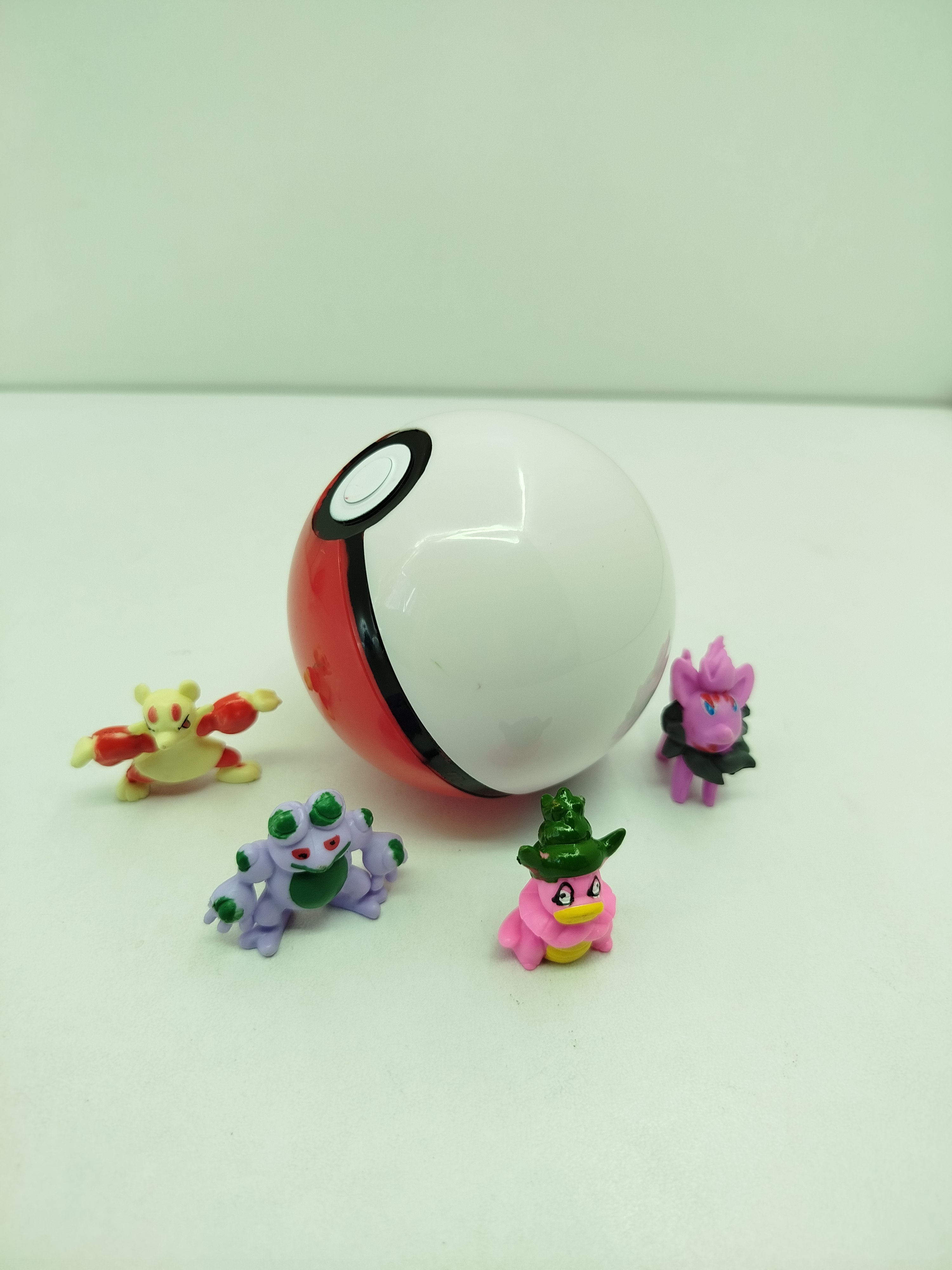 Master Ball de plástico coleccionable (o Pokébola sorpresa) incluye pokemones