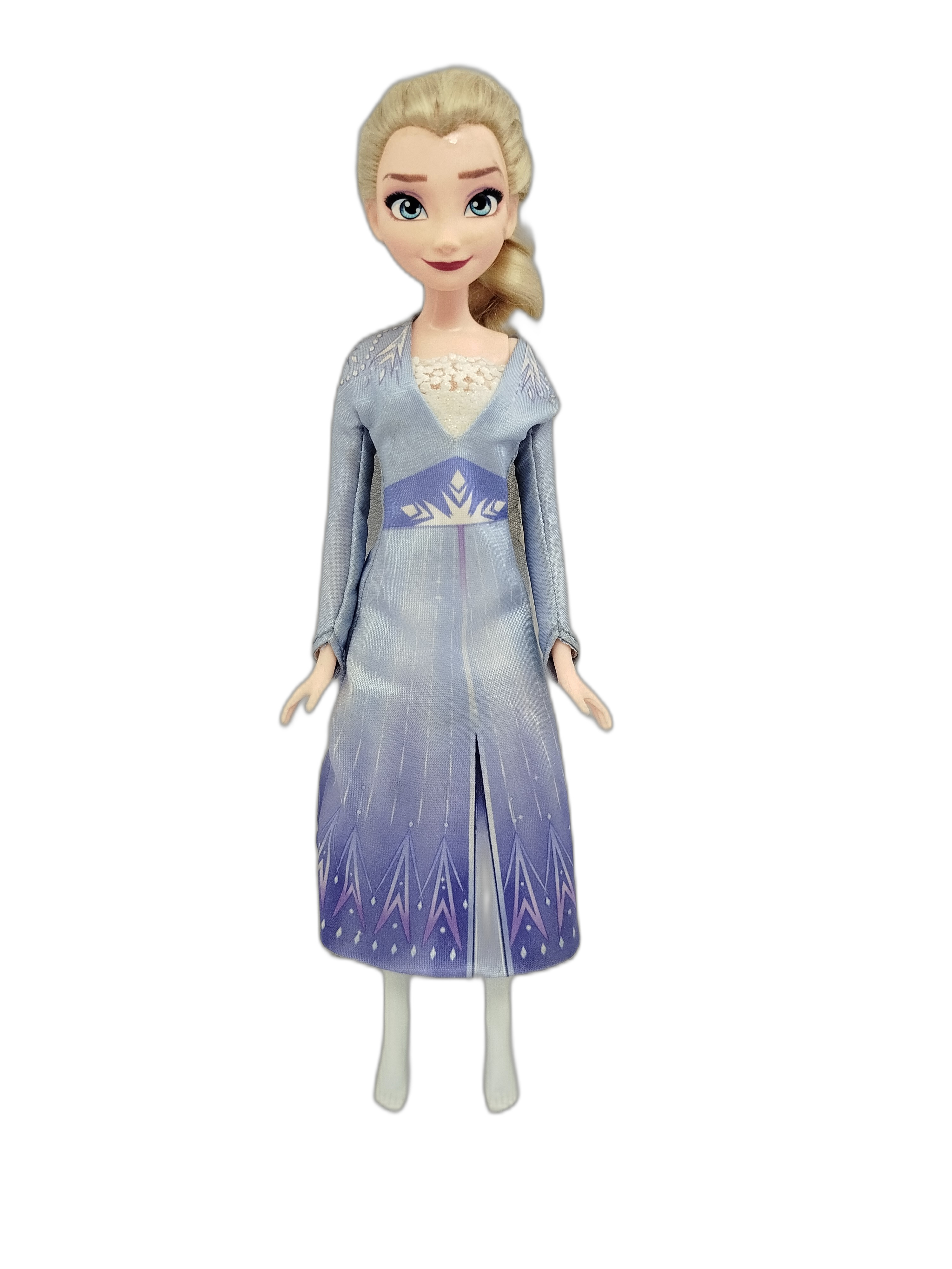  Elsa con su traje de viaje morado y azul claro de la película Frozen 2 de Disney