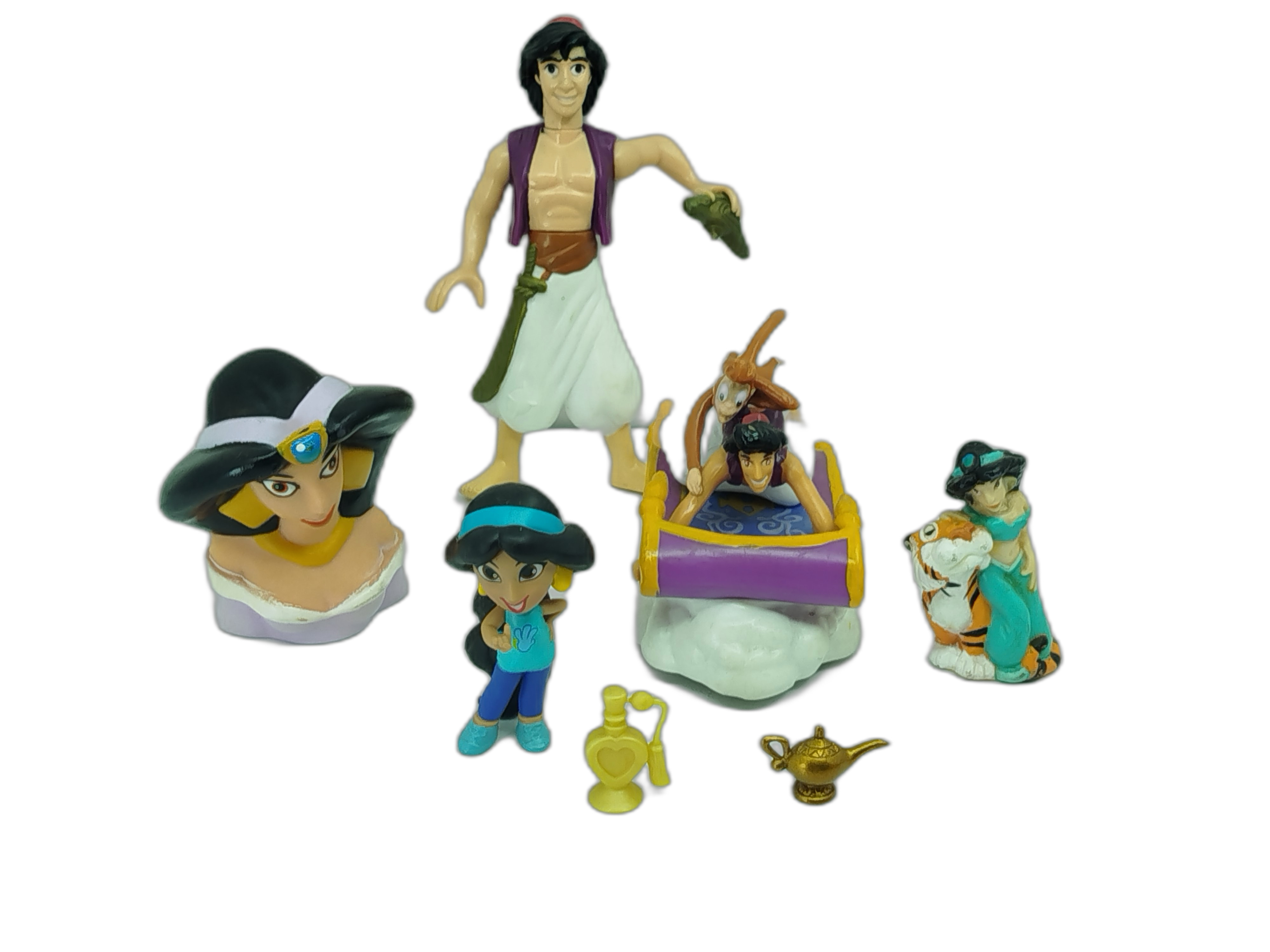 Figuras y accesorios de la película animada Aladdin de Disney.