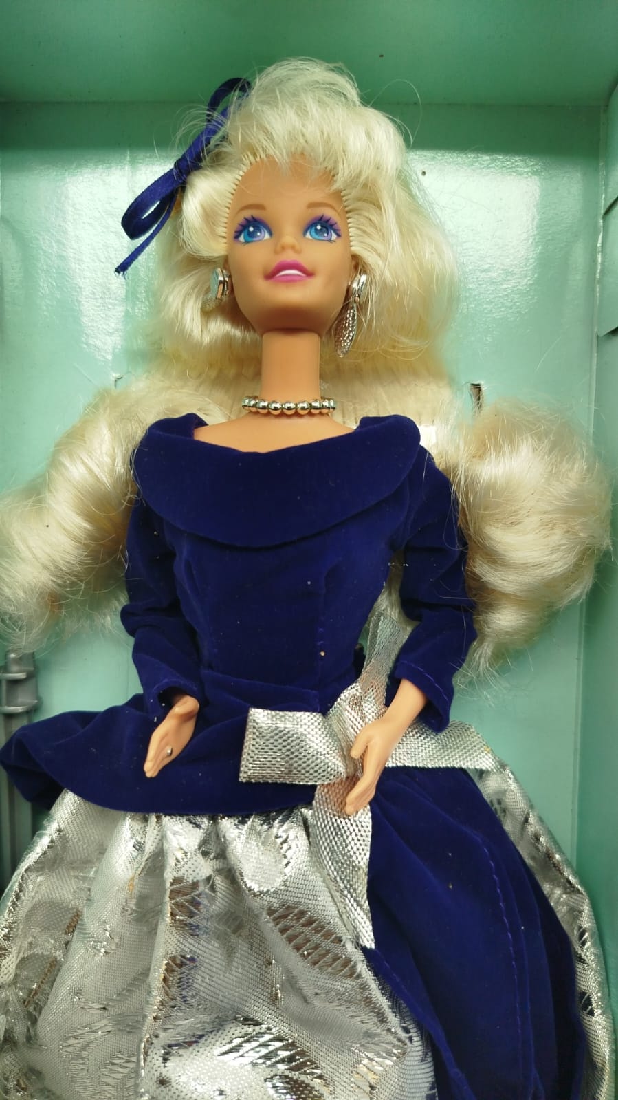 Barbies  -    Winter Velvet Barbie