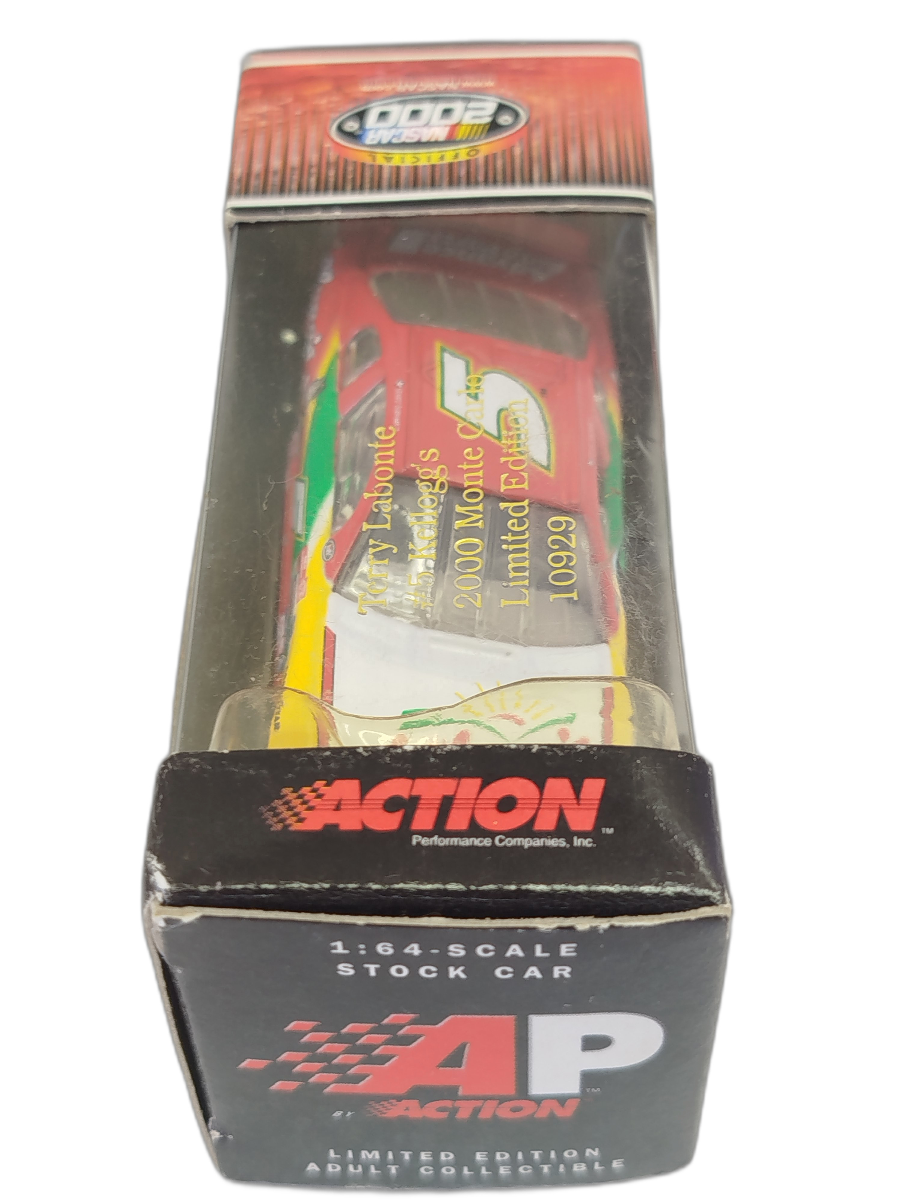 Carro a escala de colección de la NASCAR del piloto Terry Labonte, modelo Chevrolet Monte Carlo del año 2000 patrocinado por Kellogg's y fabricado por la marca Action