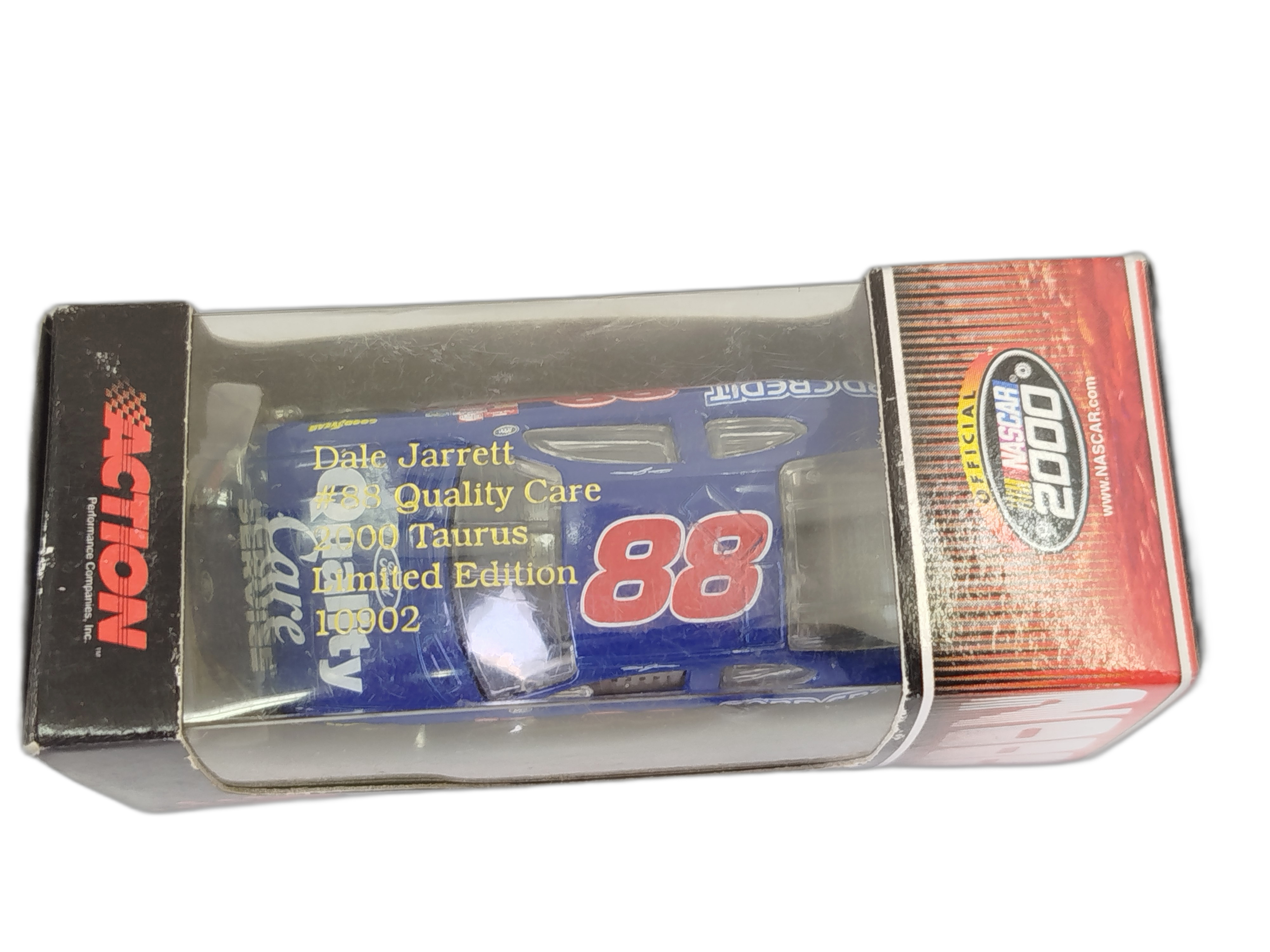 Carro  Ford Taurus de la temporada 2000, perteneciente al legendario piloto campeón de la NASCAR Dale Jarrett 