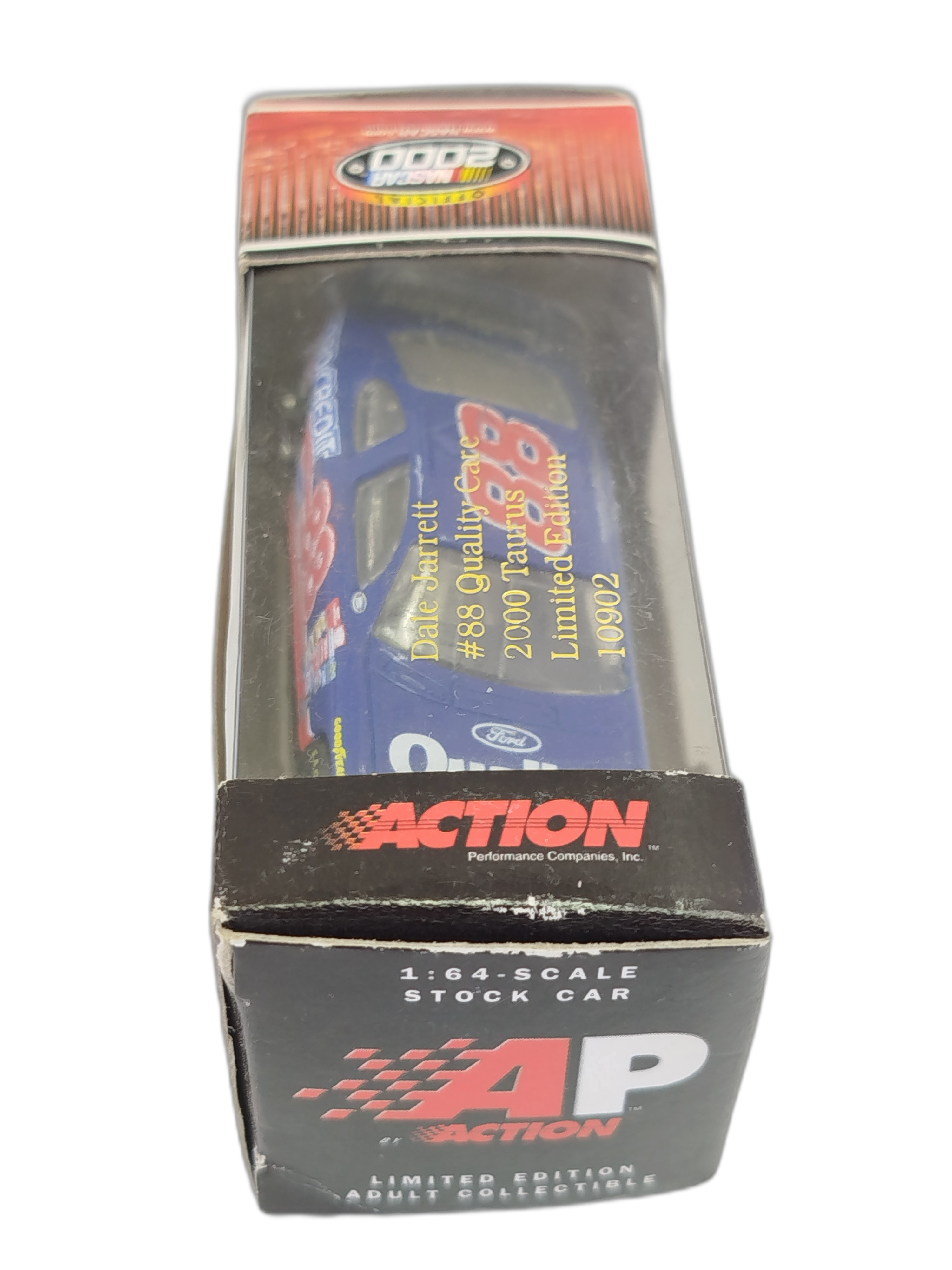 Carro  Ford Taurus de la temporada 2000, perteneciente al legendario piloto campeón de la NASCAR Dale Jarrett 