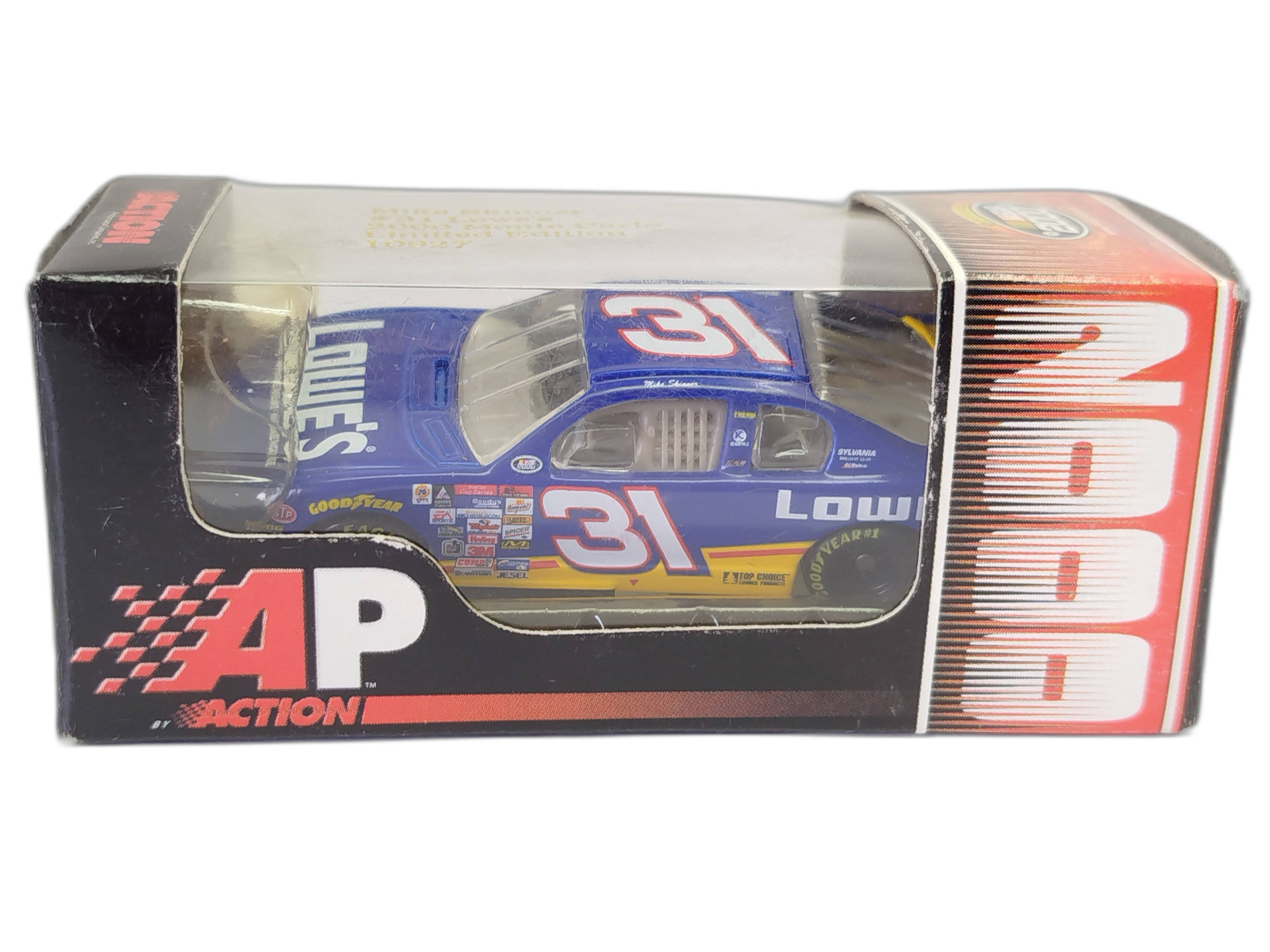 Carro  Chevrolet Monte Carlo de la temporada 2000, perteneciente al piloto Mike Skinner (número 31), patrocinado por la famosa cadena de tiendas de mejoramiento del hogar Lowe's 