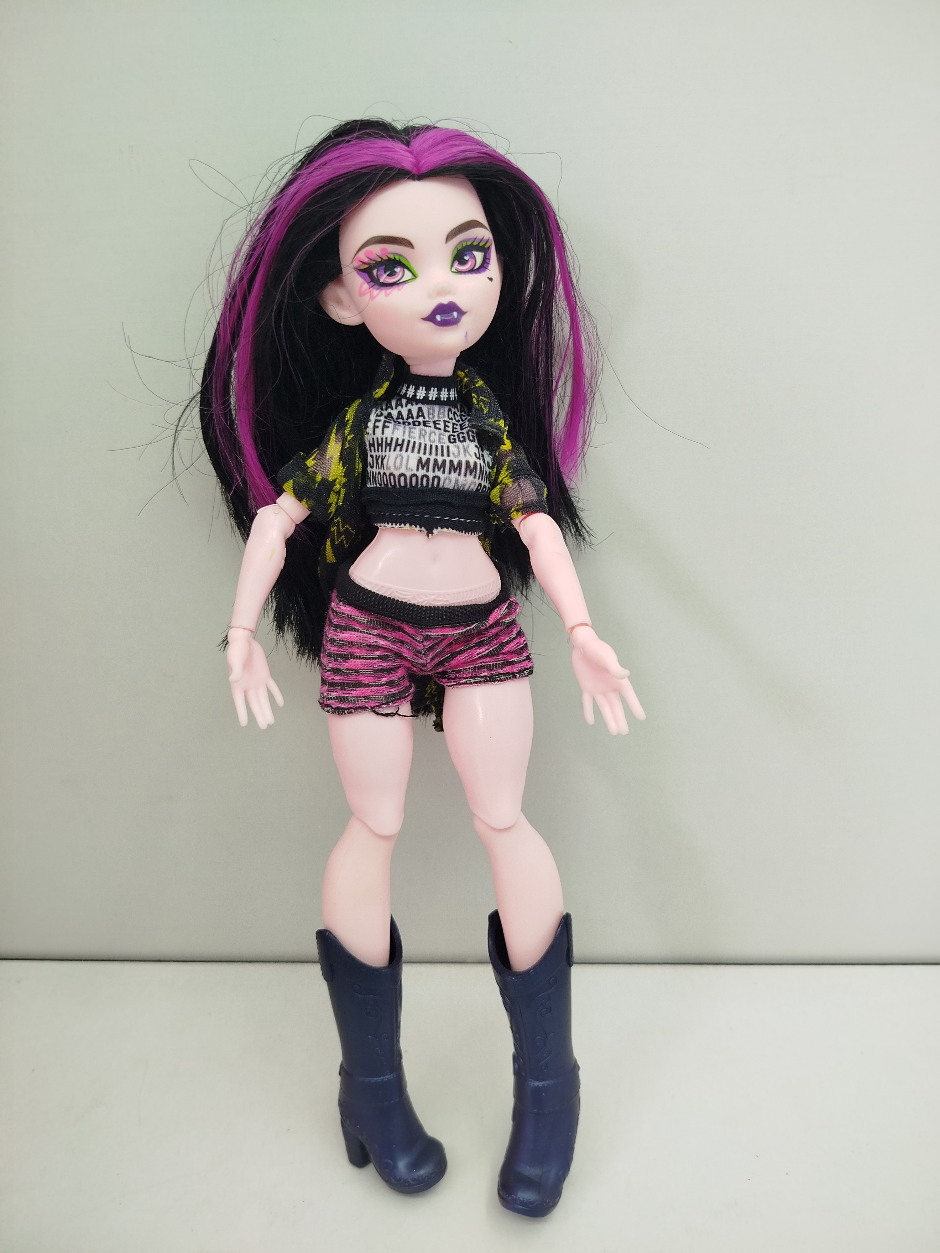 Monster High -  Draculaura en su versión de la Generación 3 (G3)