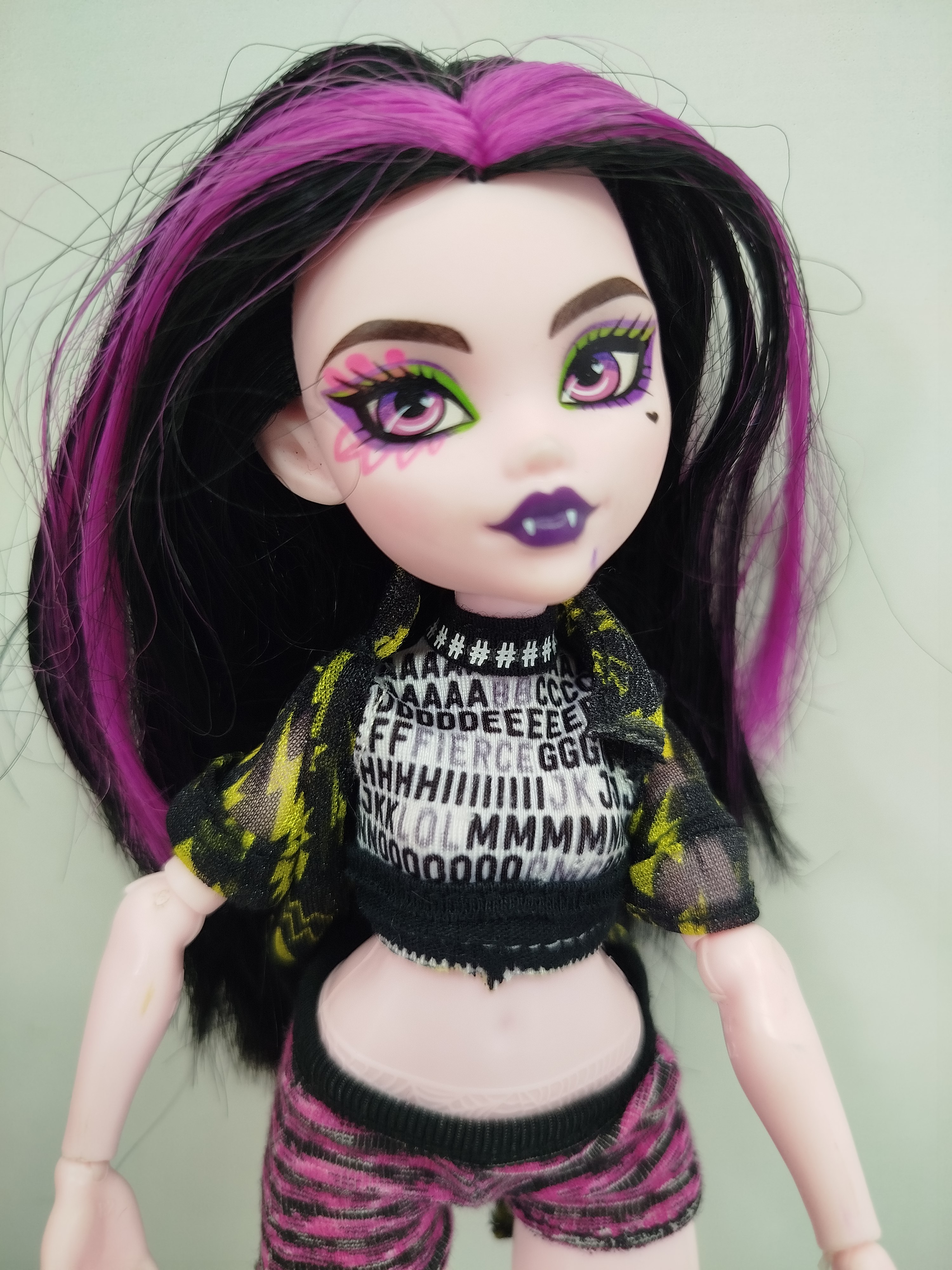 Monster High -  Draculaura en su versión de la Generación 3 (G3)