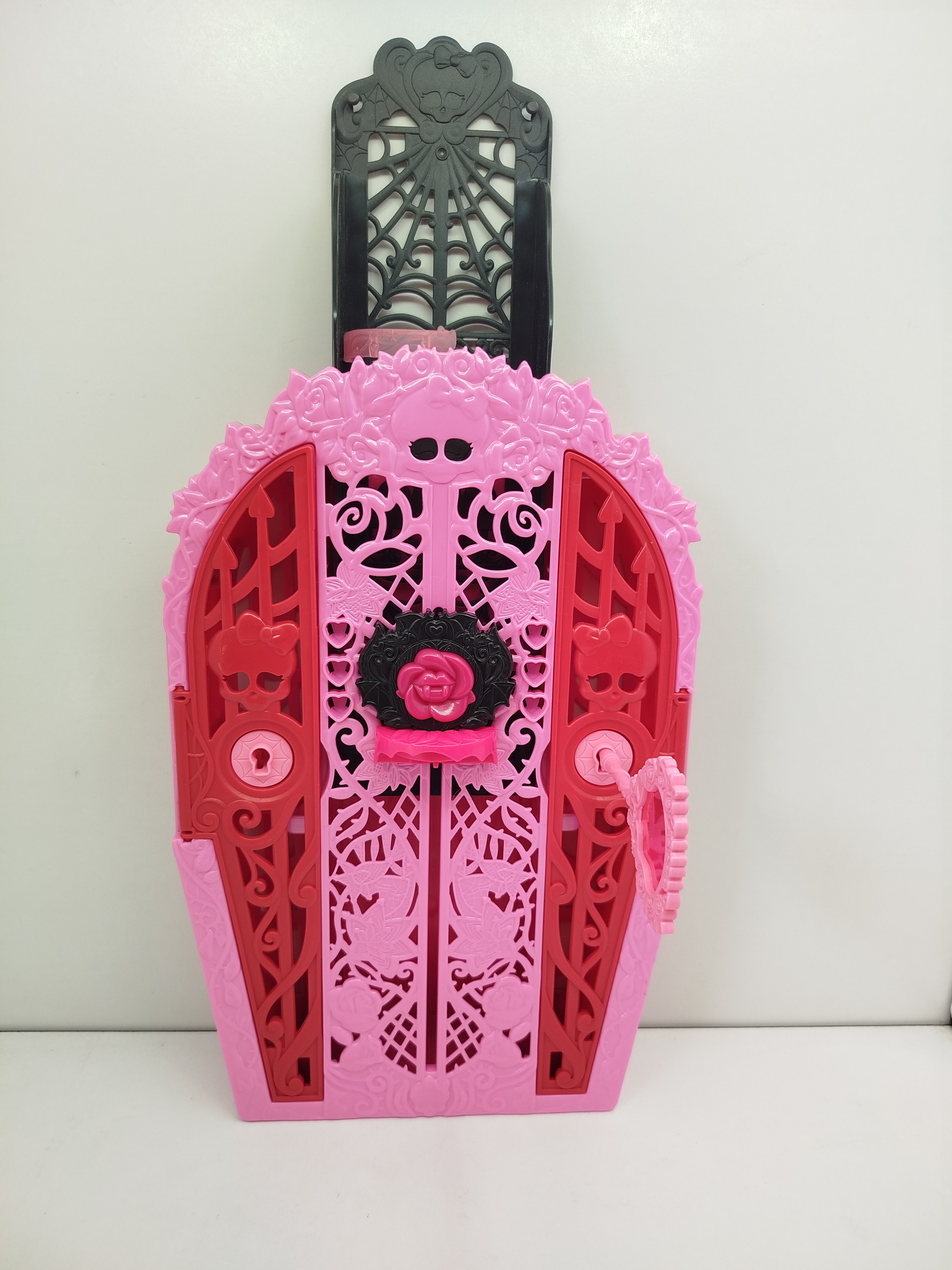 Monster High - armario de almacenamiento que pertenece al set Skulltimate Secrets: Monster Mysteries 