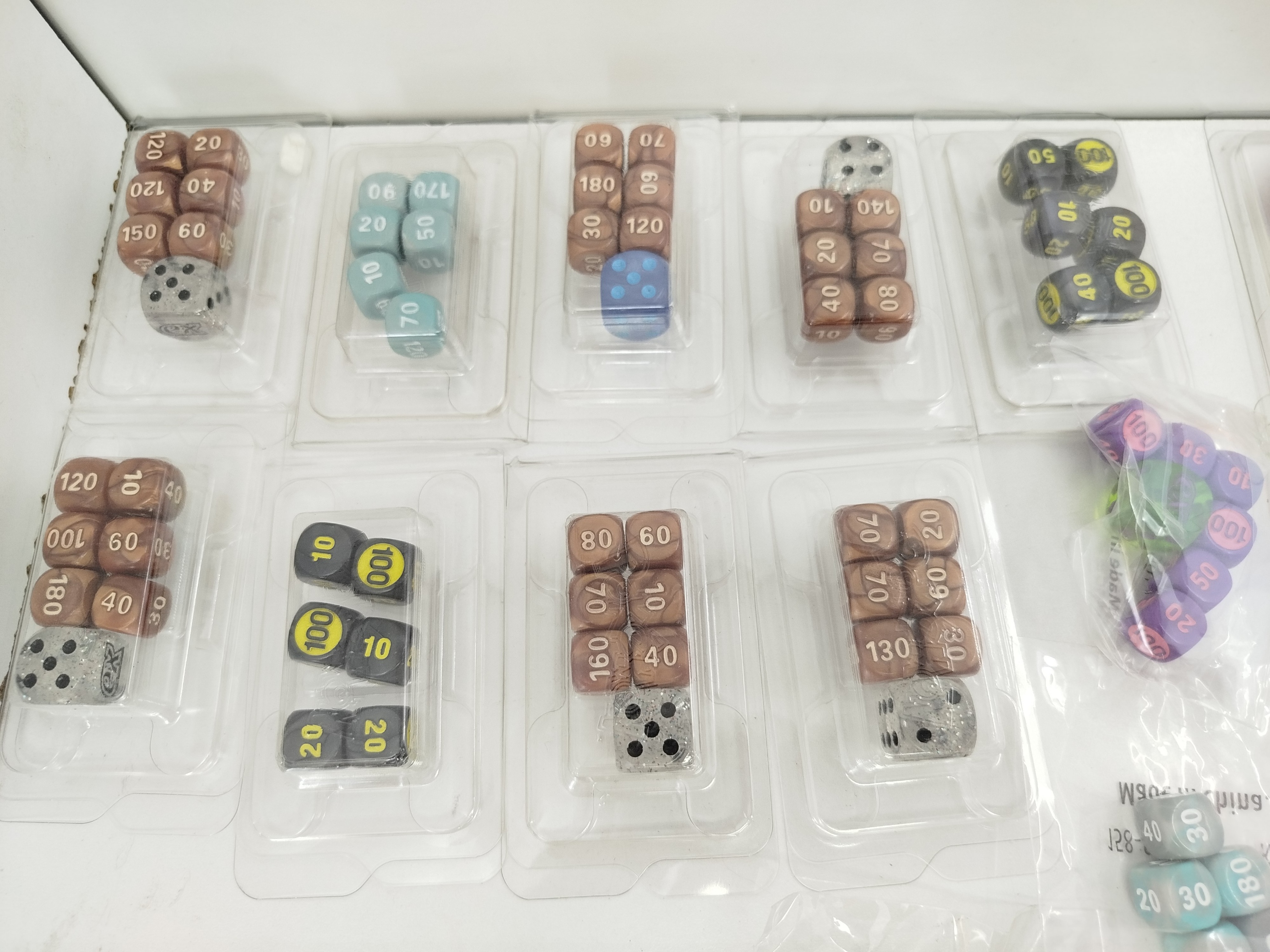 12 Sets de Dados Contadores de DañoSets de Dados Contadores de Daño, 9 Marcadores de Condiciones Especiales, Pin de Tapa de Alcantarilla y moneda