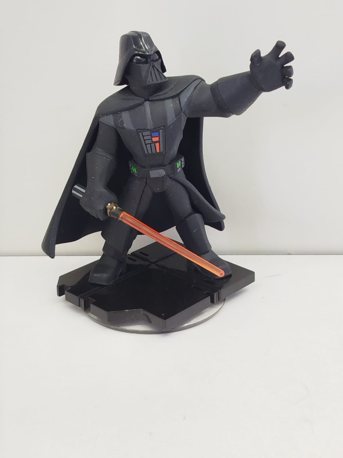 INFINITY -    Darth Vader de la colección Disney Infinity 3.0, perteneciente al universo de Star Wars.