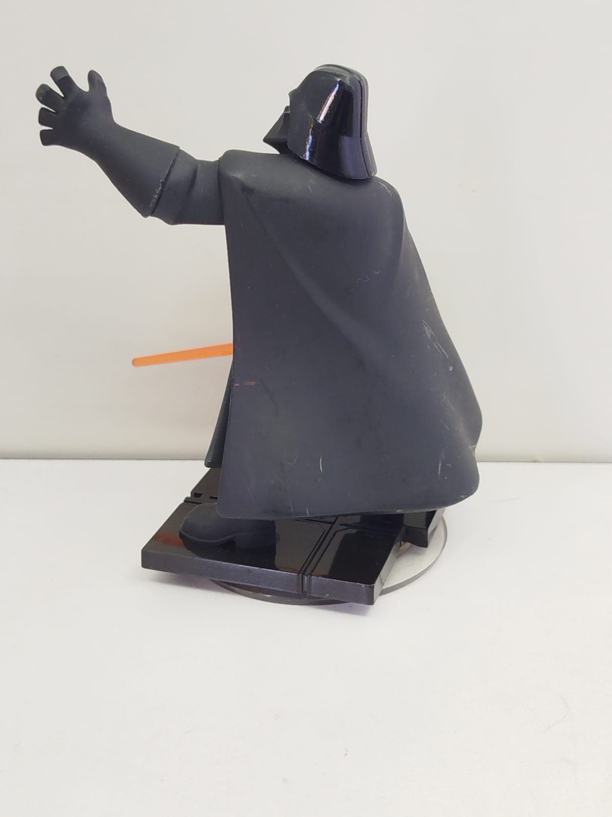 INFINITY -    Darth Vader de la colección Disney Infinity 3.0, perteneciente al universo de Star Wars.