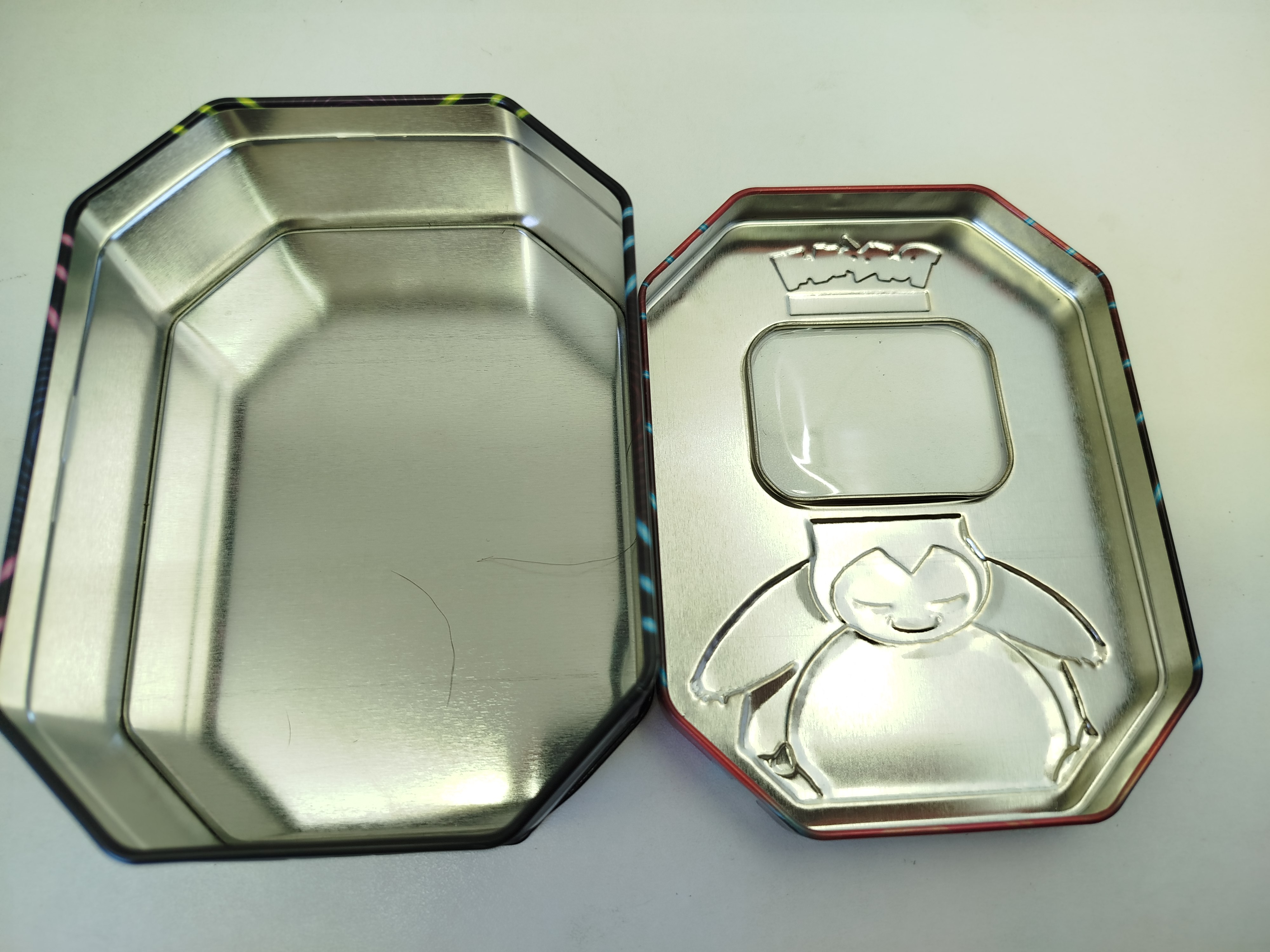  Pokemon - Lata metálica de   Mighty Mysterious Tin (o Knock Out Tin) de Snorlax,