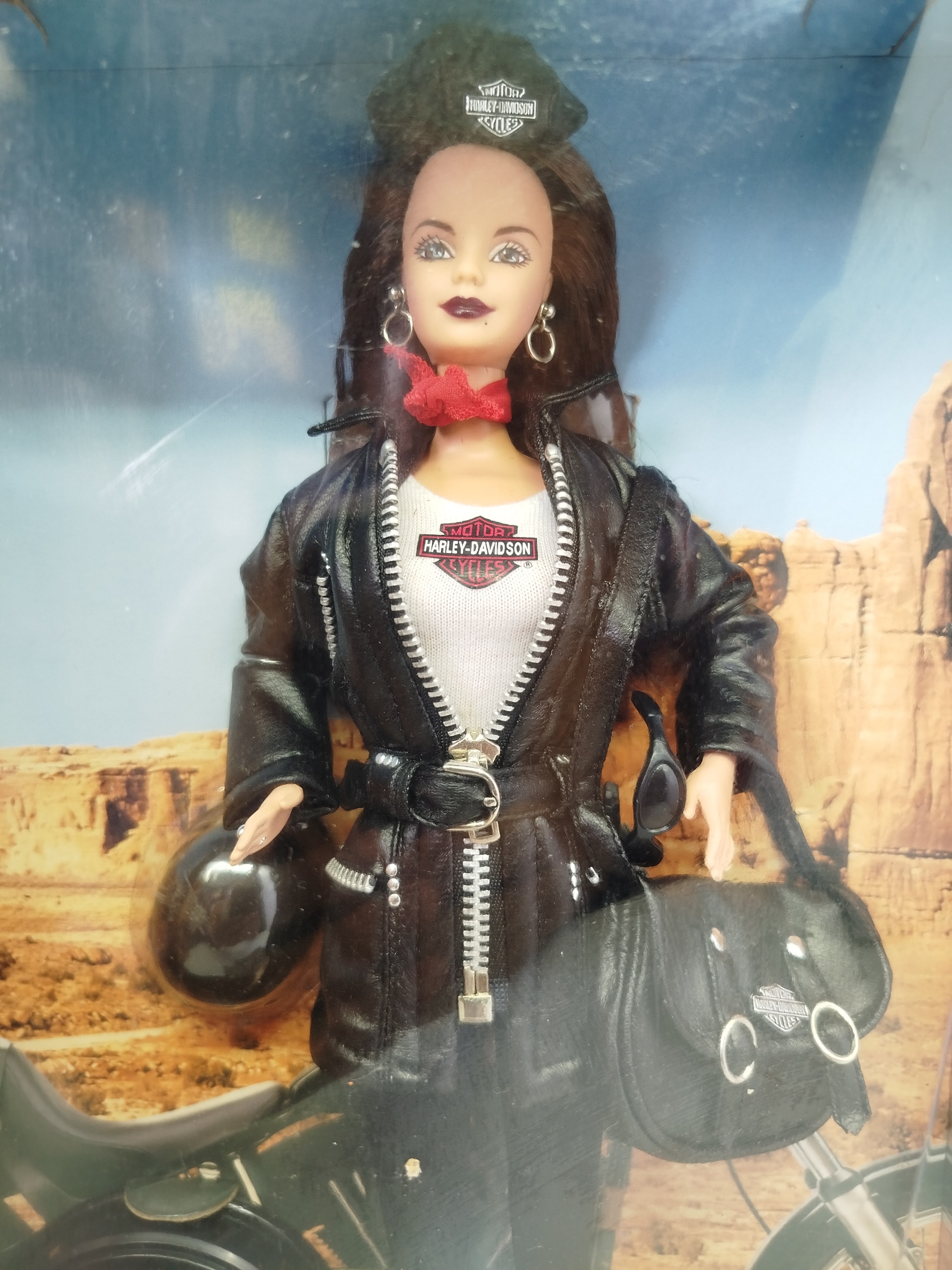 Barbie Harley-Davidson Collector Edition de 1998 (tercera de la serie, versión morena) caja original en buen estado