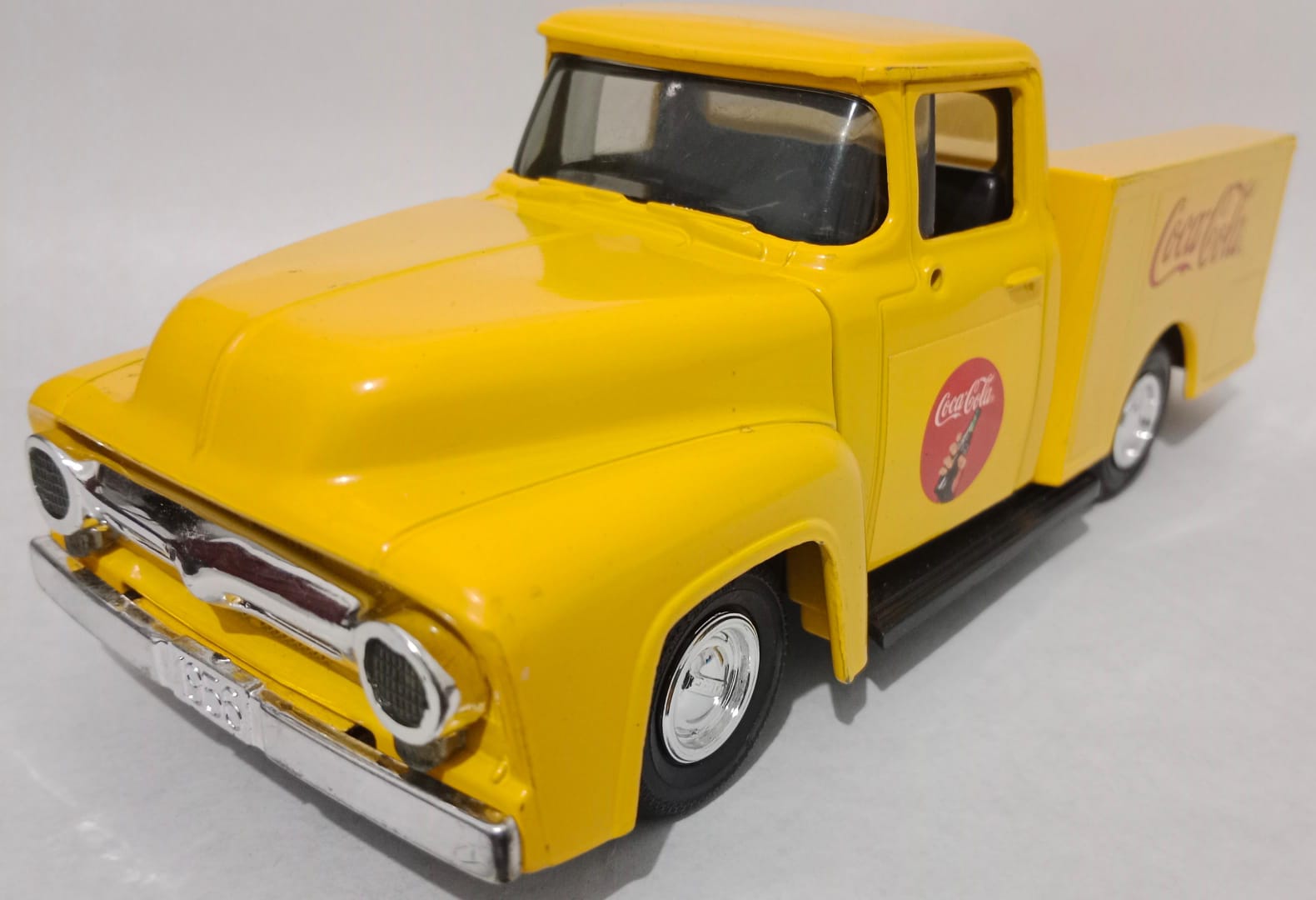 CAMIONETA PICKUP FORD VINTAGE COCA-COLA (ESCALA 1:24 - 20 CM)