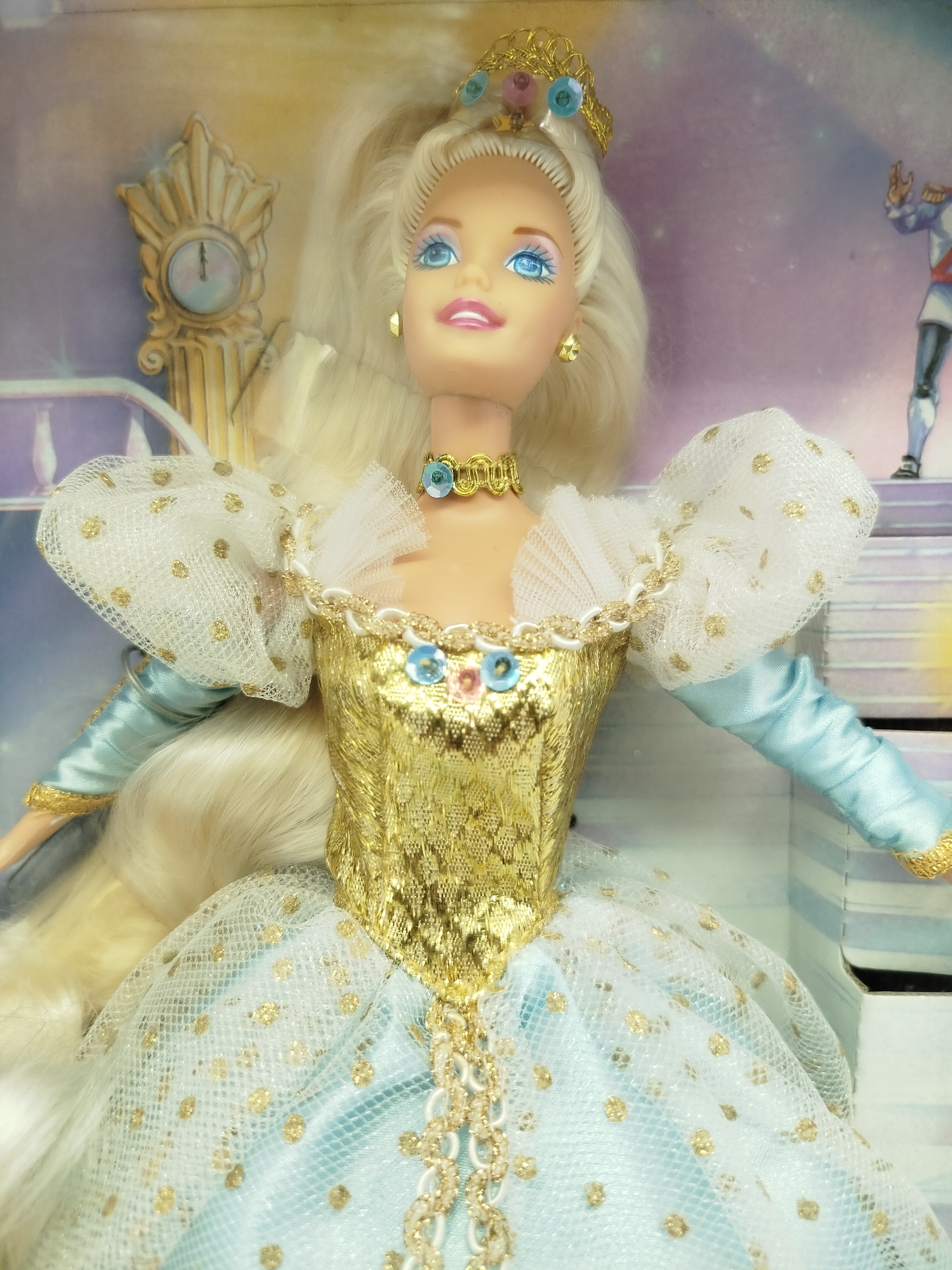 Barbie - Barbie como Cenicienta de 1996 (lanzada comercialmente entre 1996 y 1997), siendo la tercera entrega de la colección Children's Collector Series