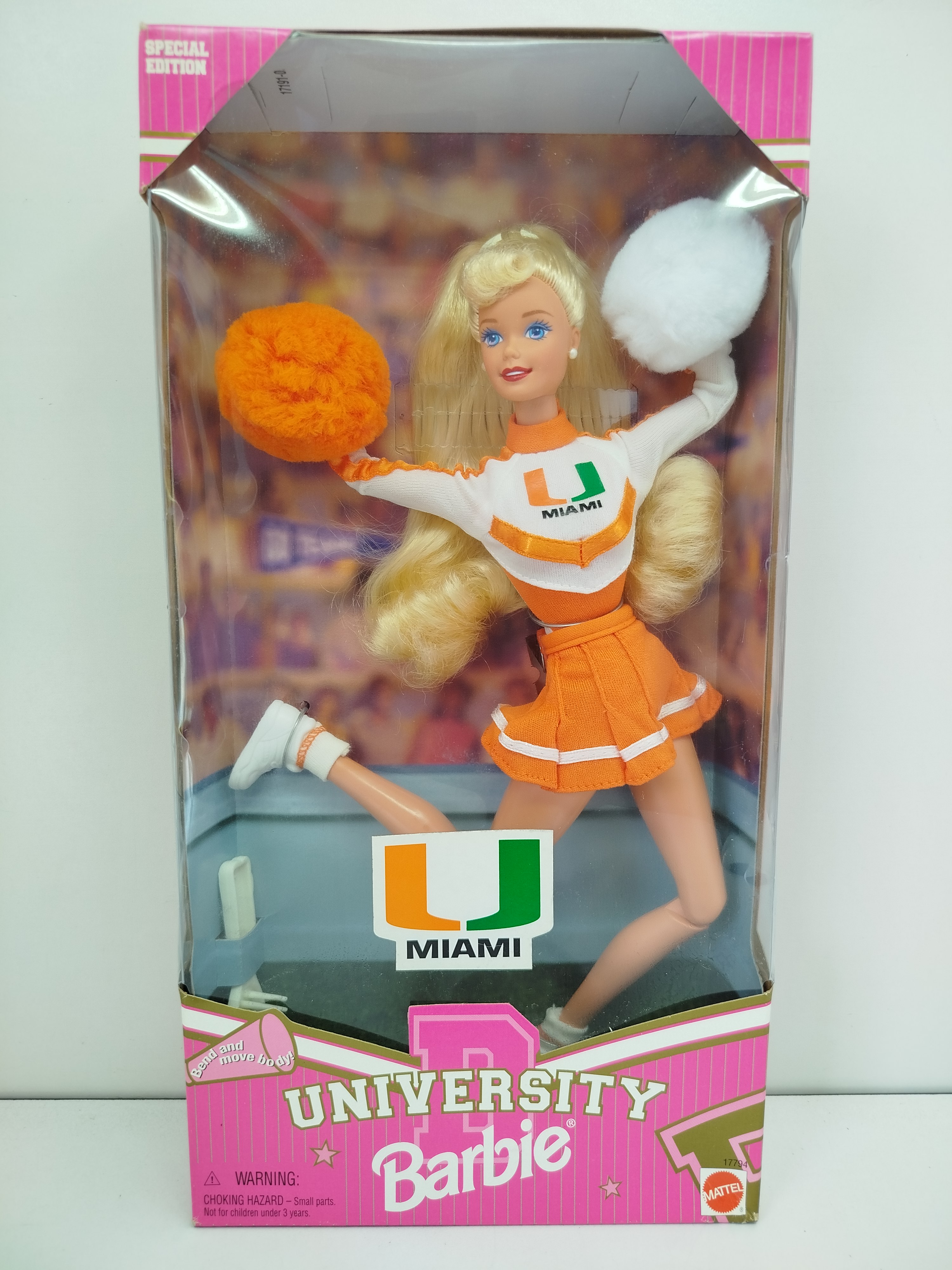 Barbie - University Barbie - University of Miami Cheerleader lanzada en 1996 (comercializada entre 1996 y 1997)