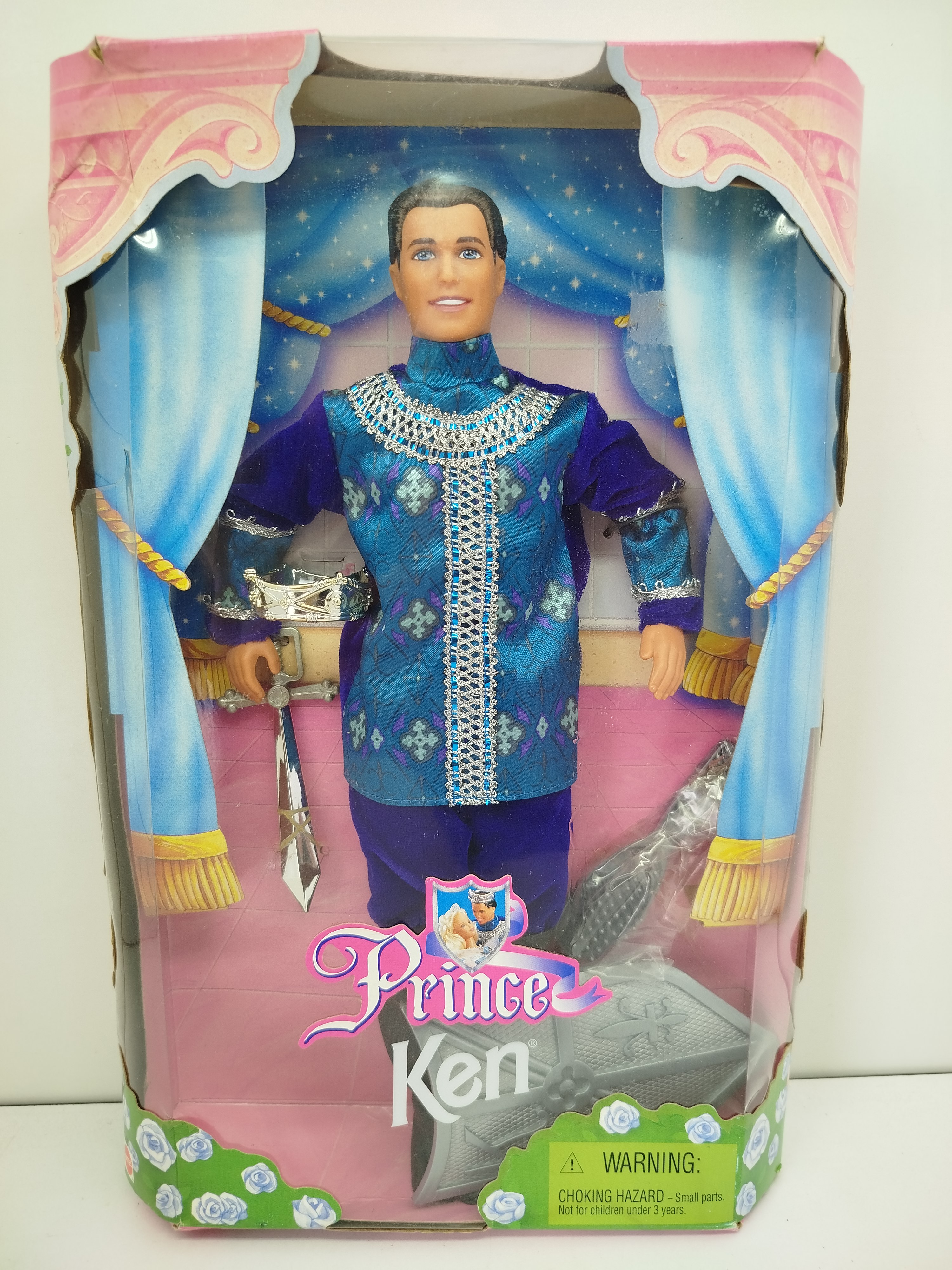Barbie -  Corresponde al Prince Ken (Sleeping Beauty / La Bella Durmiente) lanzado en 1998 como complemento de la línea de cuentos de hadas de Mattel