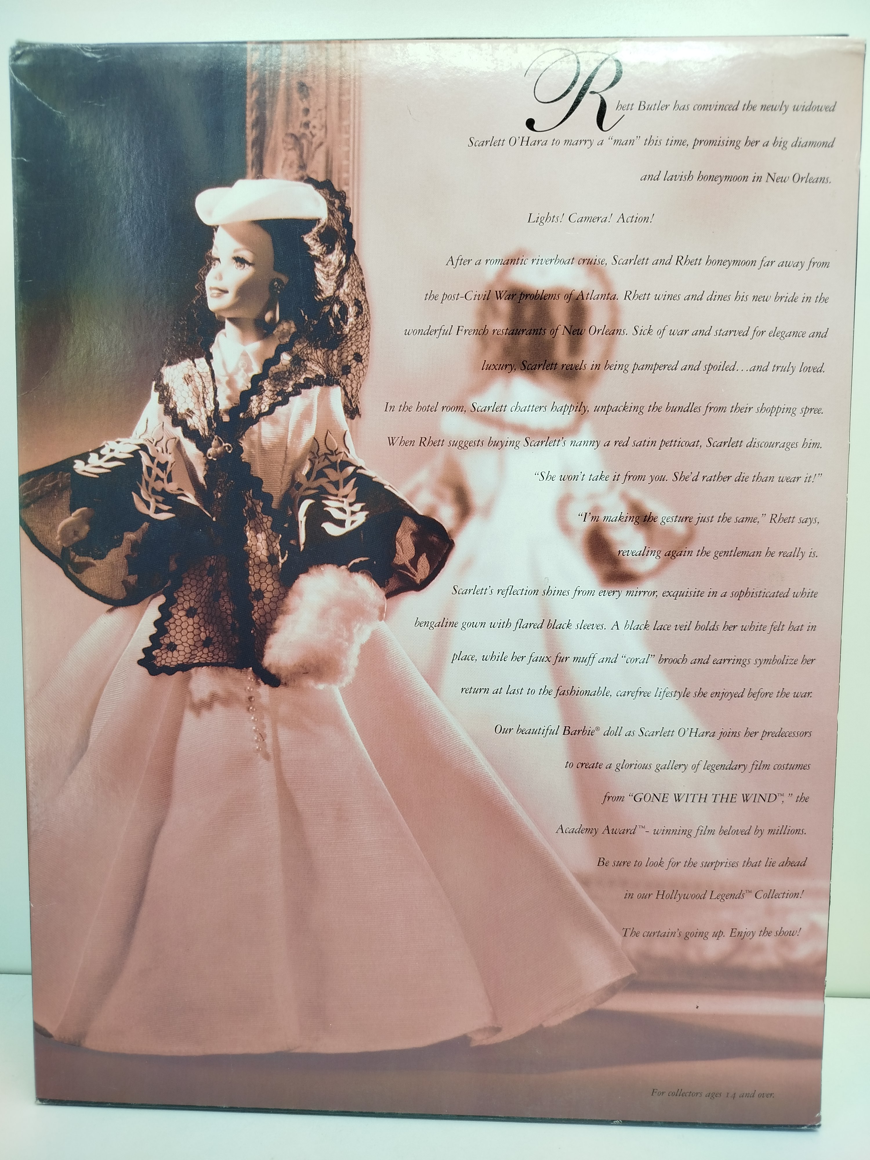 Barbie -  Barbie como Scarlett O'Hara (Honeymoon Dress / Vestido de Luna de Miel) en su conjunto blanco y negro, lanzada en 1994 dentro de la prestigiosa línea Hollywood Legends Collection