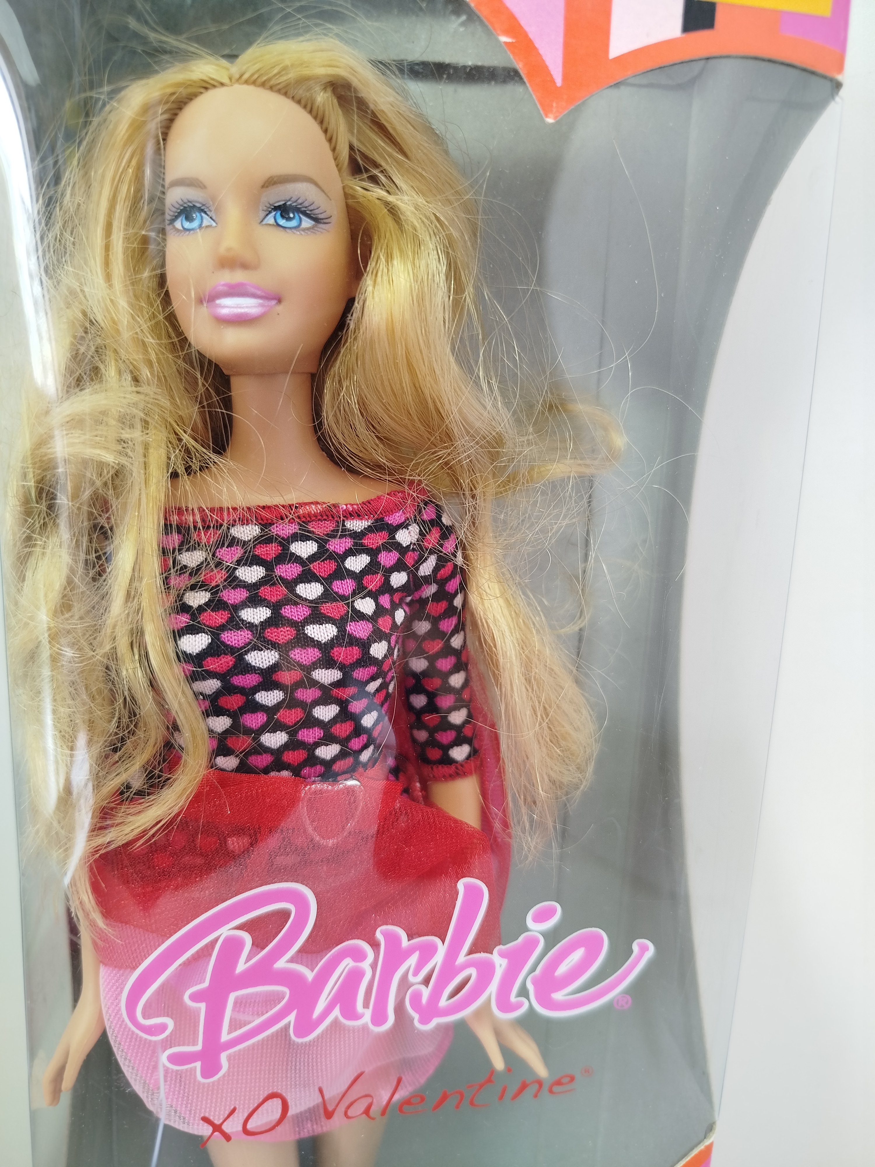 Barbie - Barbie XO Valentine Doll lanzada al mercado en 2007 (frecuentemente comercializada para la temporada de San Valentín entre 2007 y 2008).