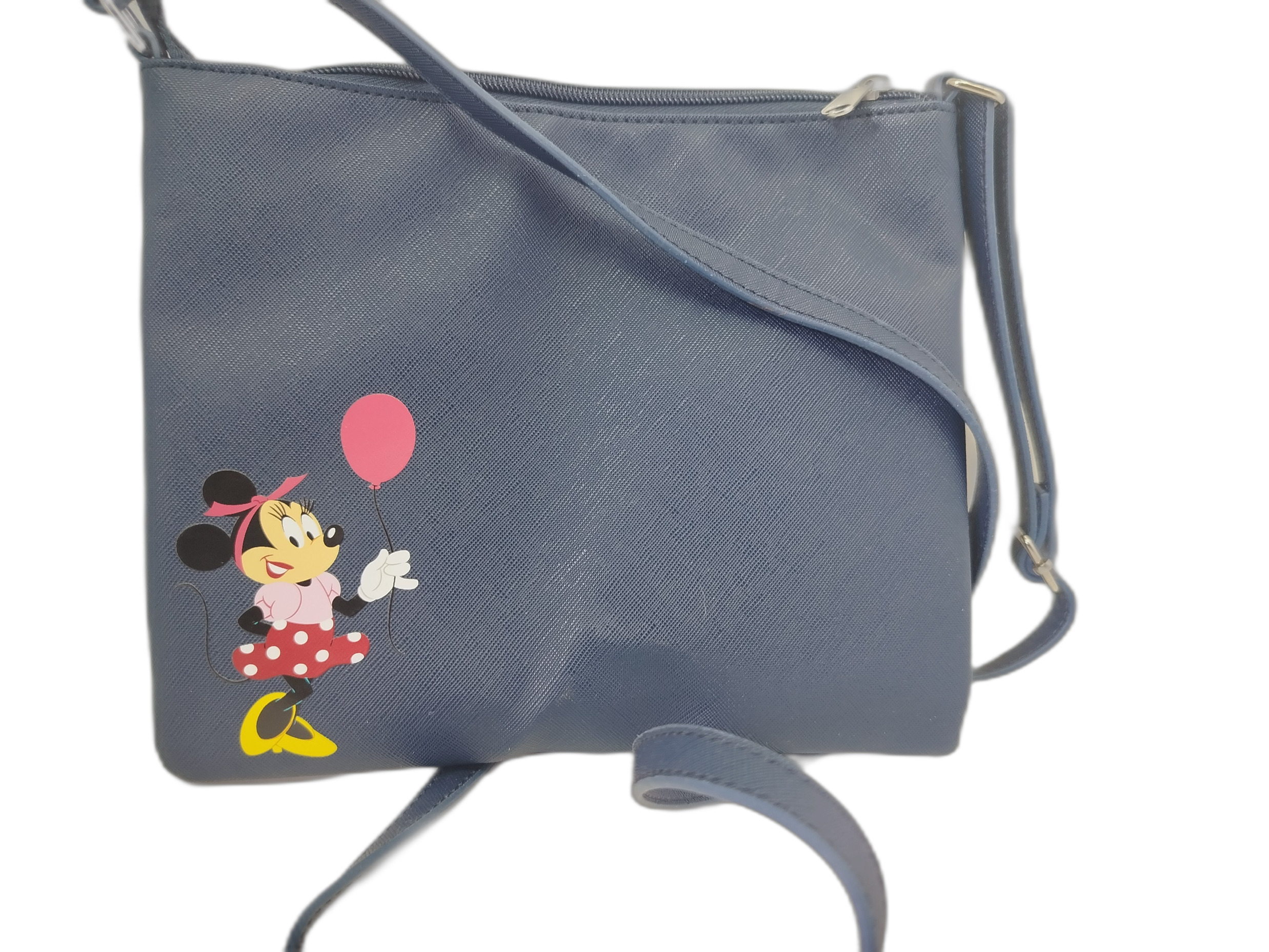 Bolso azul marino de Disneyland con  parches acolchados de atracciones icónicas como el castillo y la rueda de la fortuna en el frente